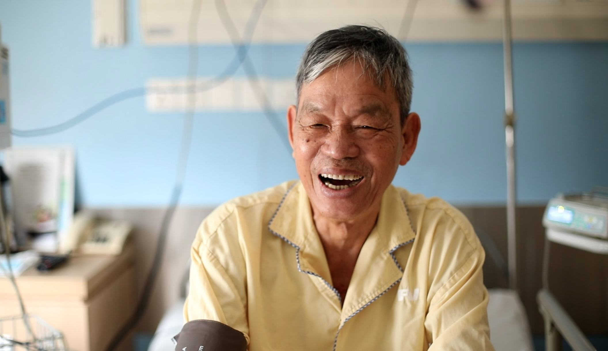 Cuu song benh nhan 82 tuoi dot quy nao va nhoi mau co tim hinh anh