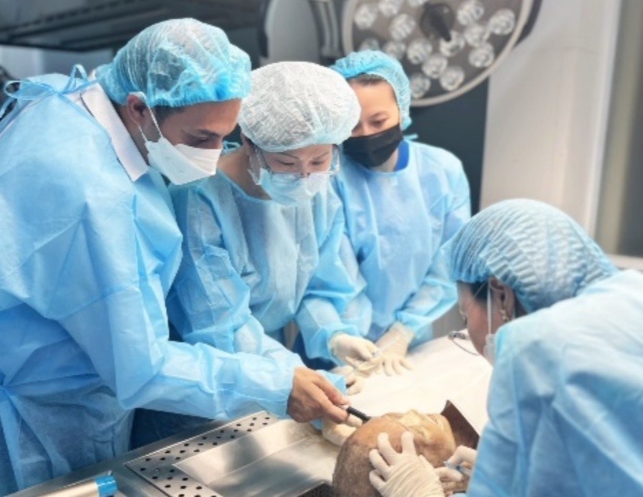 Hon 300 bac si tham du hoi thao ve chi cang da mat the he moi hinh anh