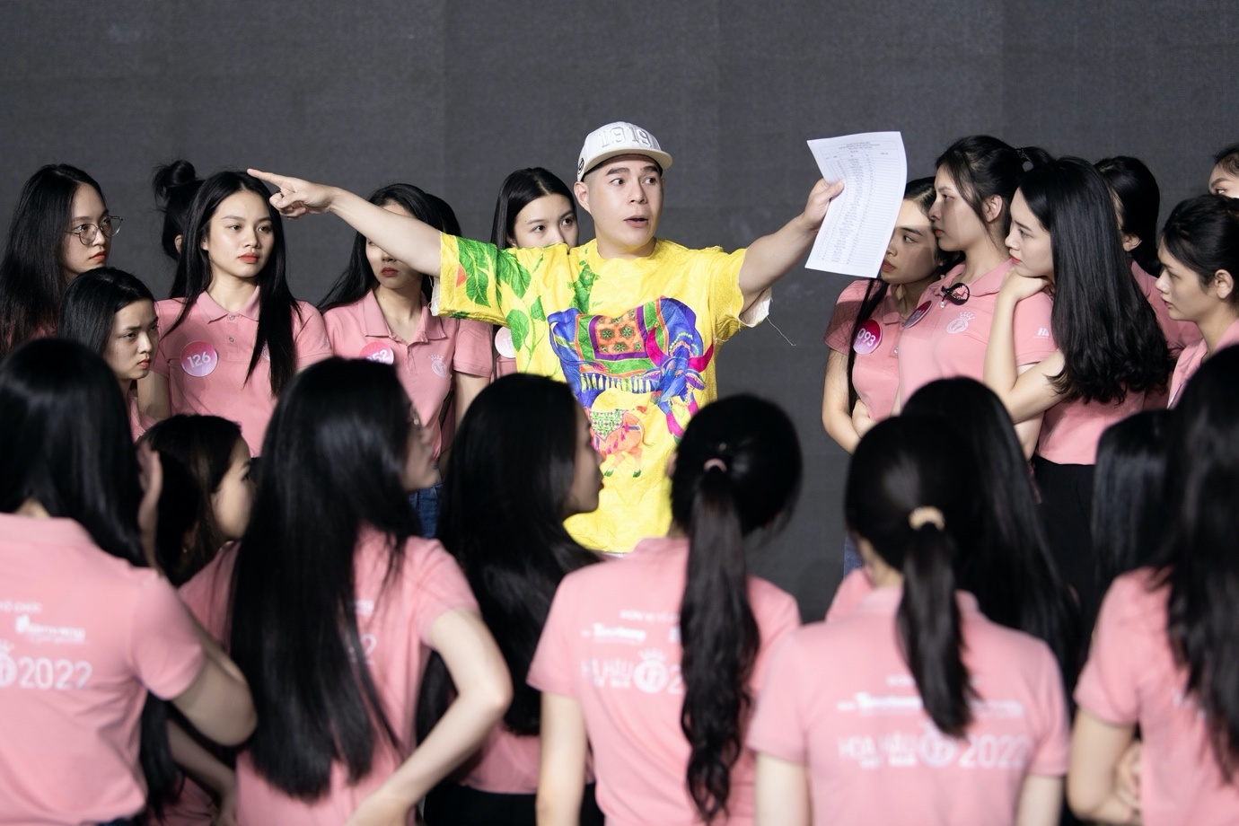 Chung khao Hoa hau Viet Nam 2022 quy tu dan sao ten tuoi hinh anh