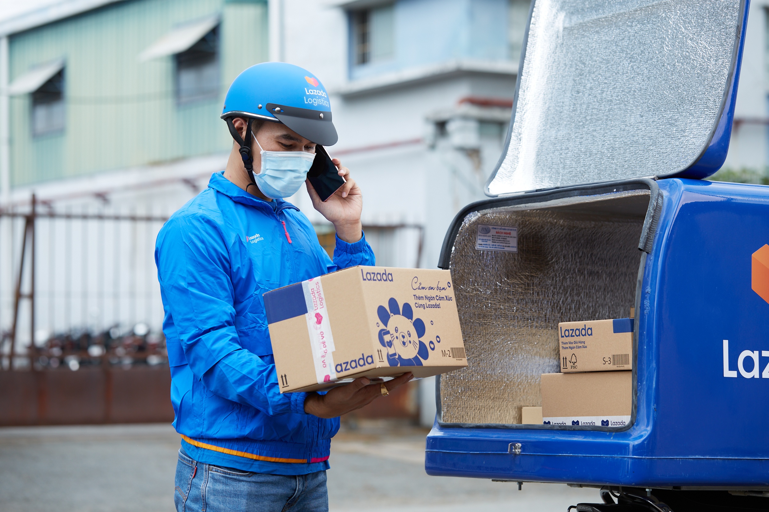 Mo dich vu giao nhan da kenh, san TMDT dang 'lam kho' chinh minh? hinh anh