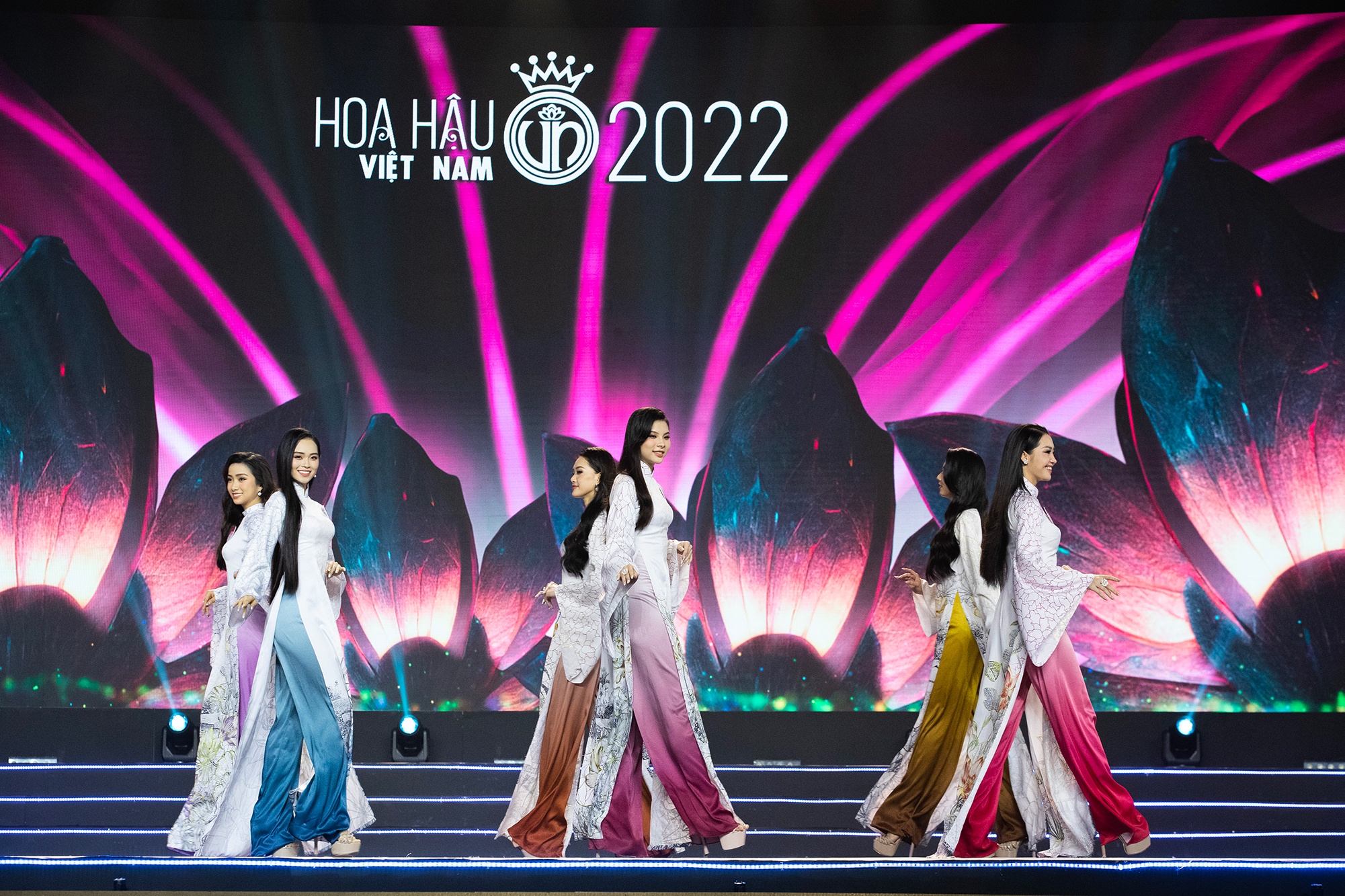 Dao dien Hoang Nhat Nam muon hoa sen de ton vinh 'Huong sac Viet' hinh anh