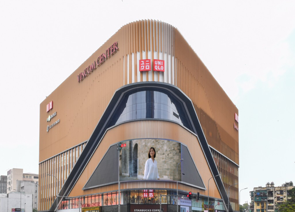 Sau 3 nam tai Viet Nam, toc do mo rong cua Uniqlo nhu the nao? hinh anh