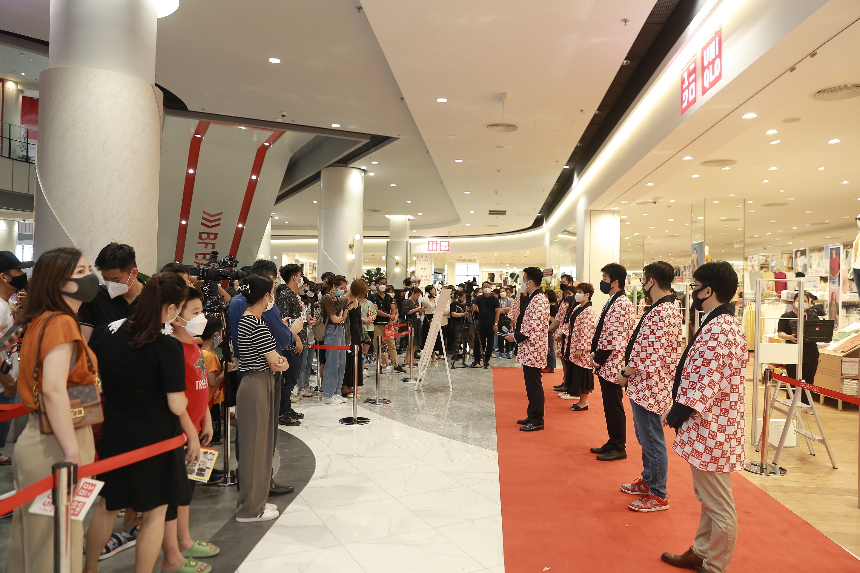 Uniqlo tai Viet Nam anh 4