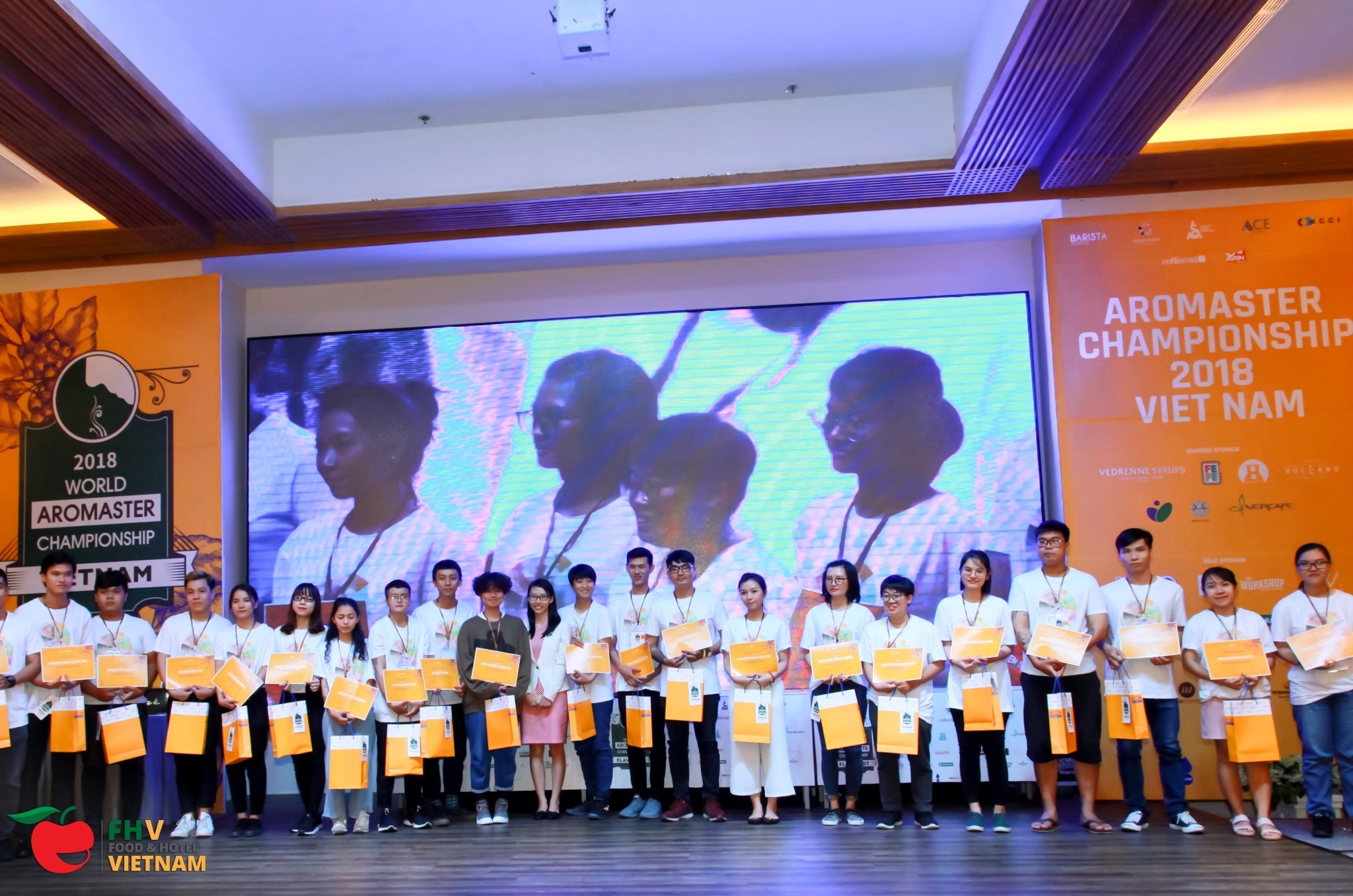 nha hang,  trien lam anh 4