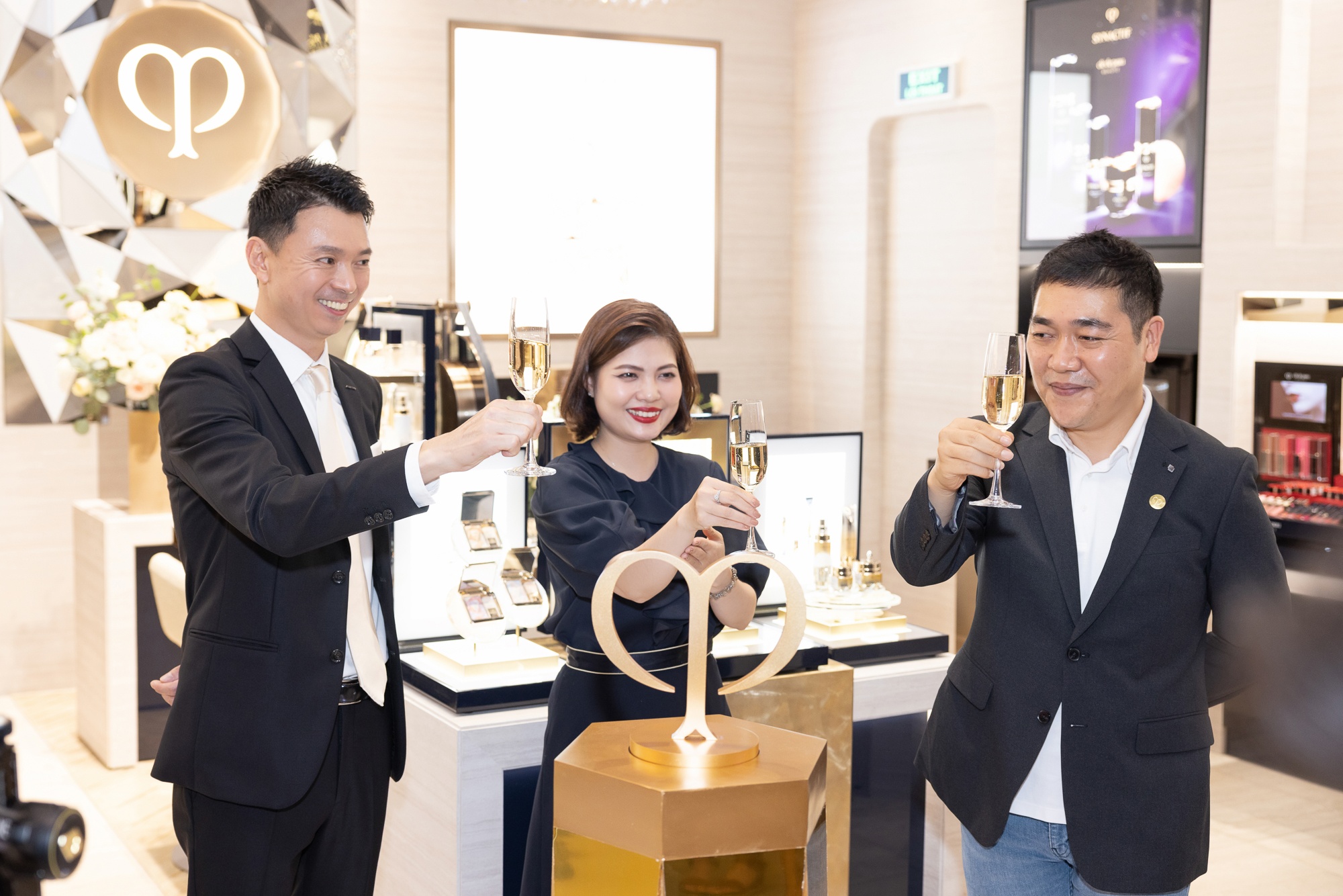 Cle De Peau Beaute khai truong cua hang moi tai quan 7, TP.HCM hinh anh