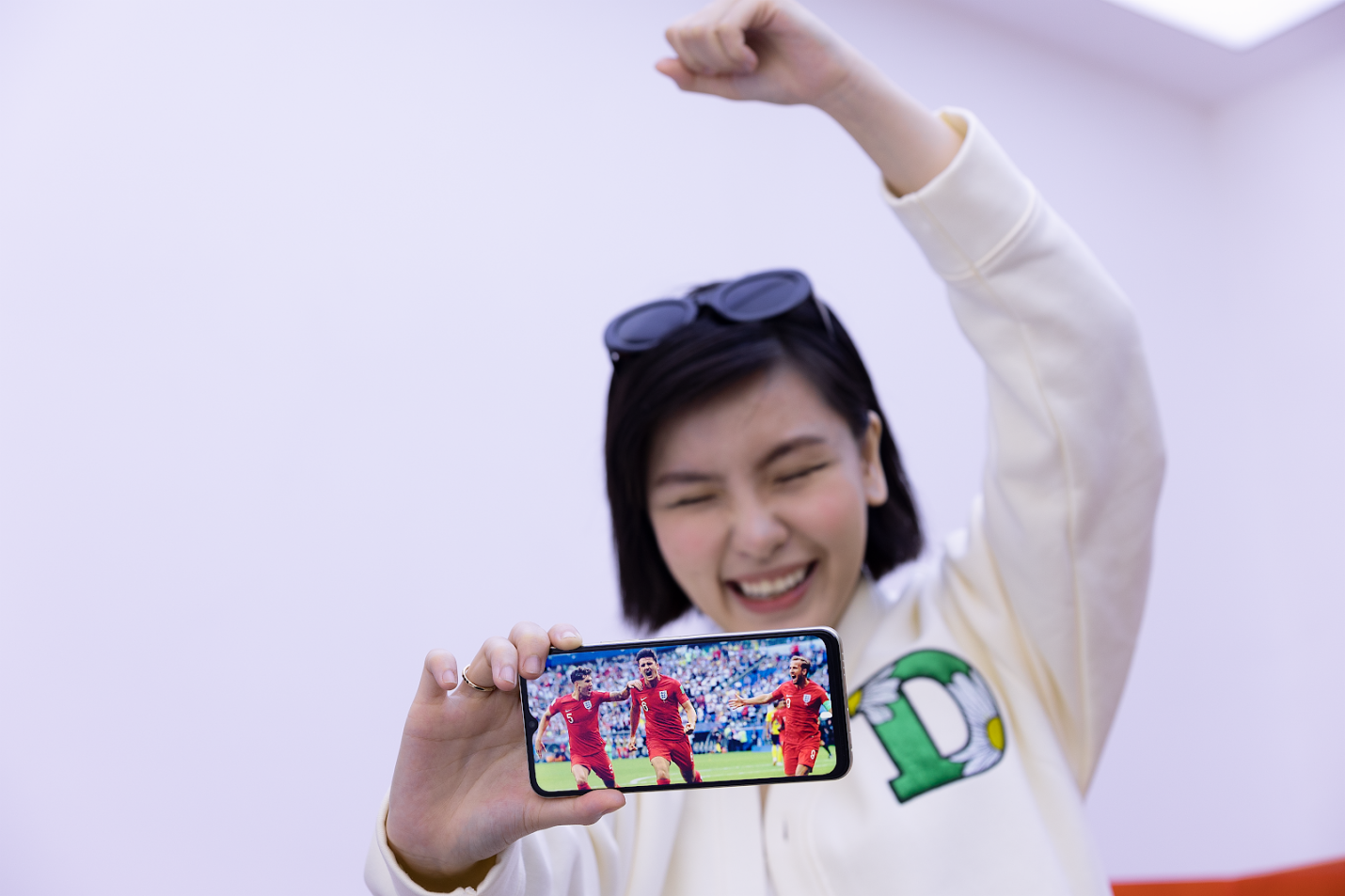 Trai nghiem xem bong da man nhan tren vivo Y35 hinh anh