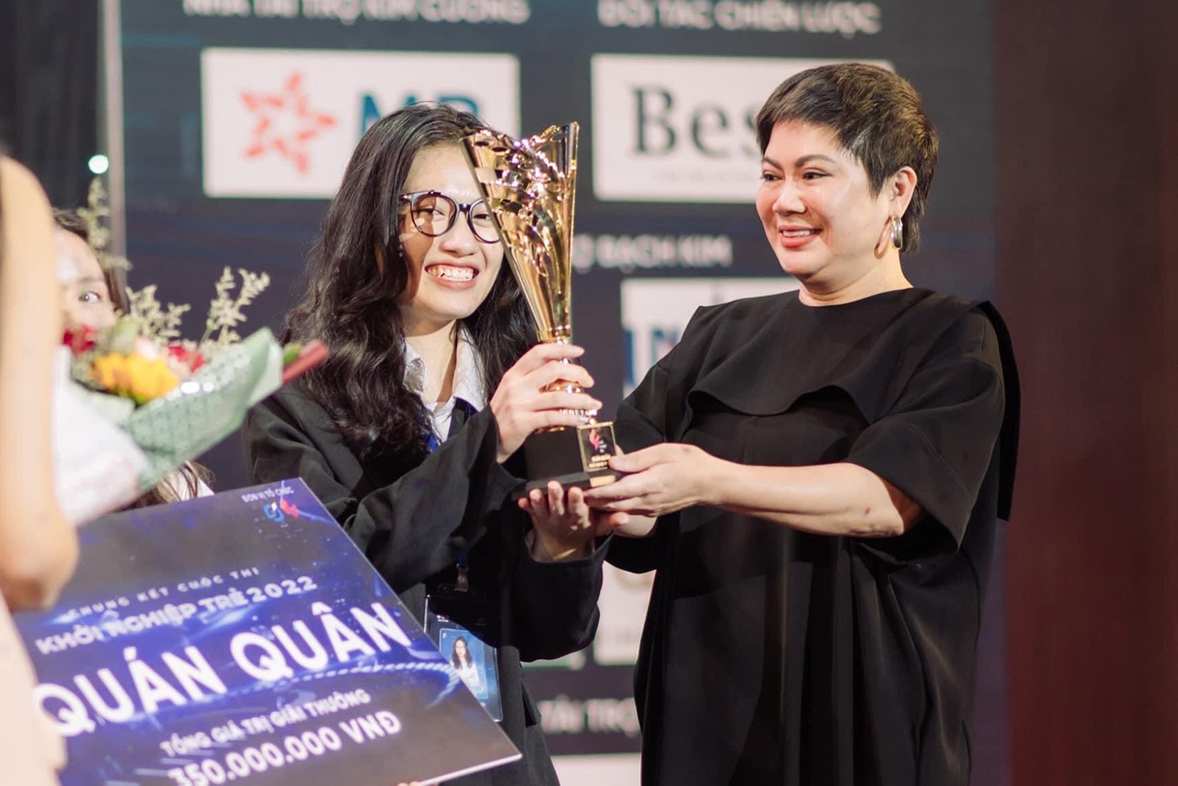 Shark Lien dau tu cho y tuong giai nhat cuoc thi khoi nghiep sinh vien hinh anh