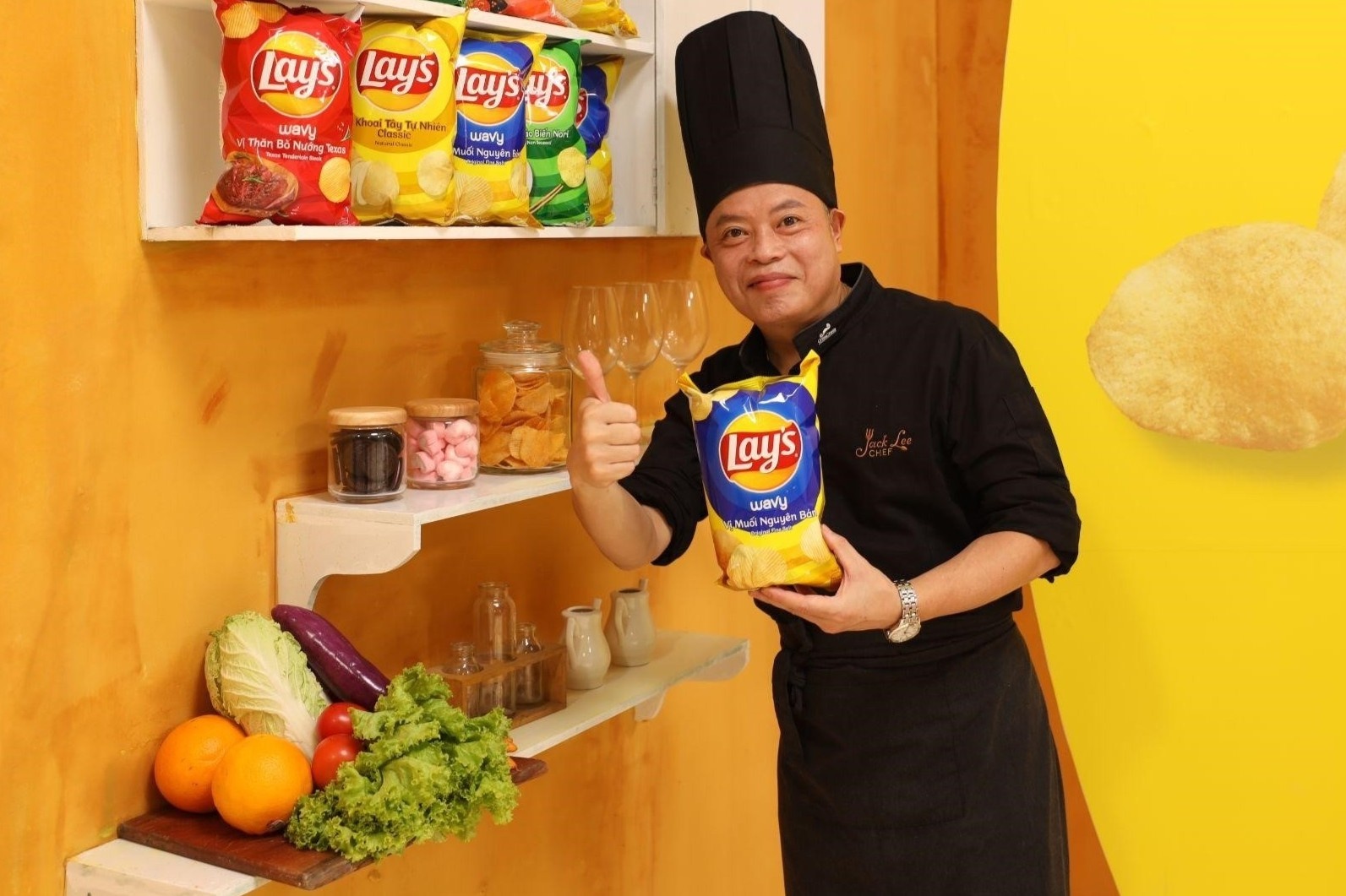 Dau bep nau an cho sao Hollywood la giam khao cuoc thi am thuc Viet hinh anh