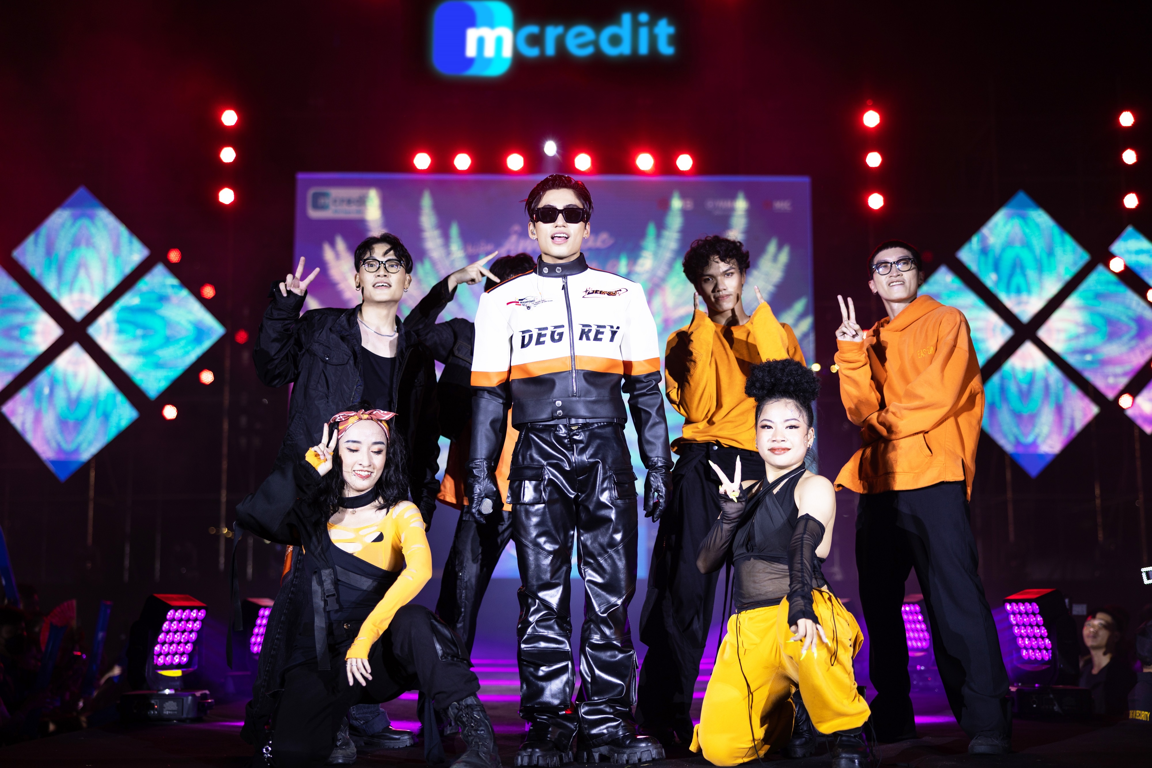 Mcredit ảnh 4 Mcredit anh 4