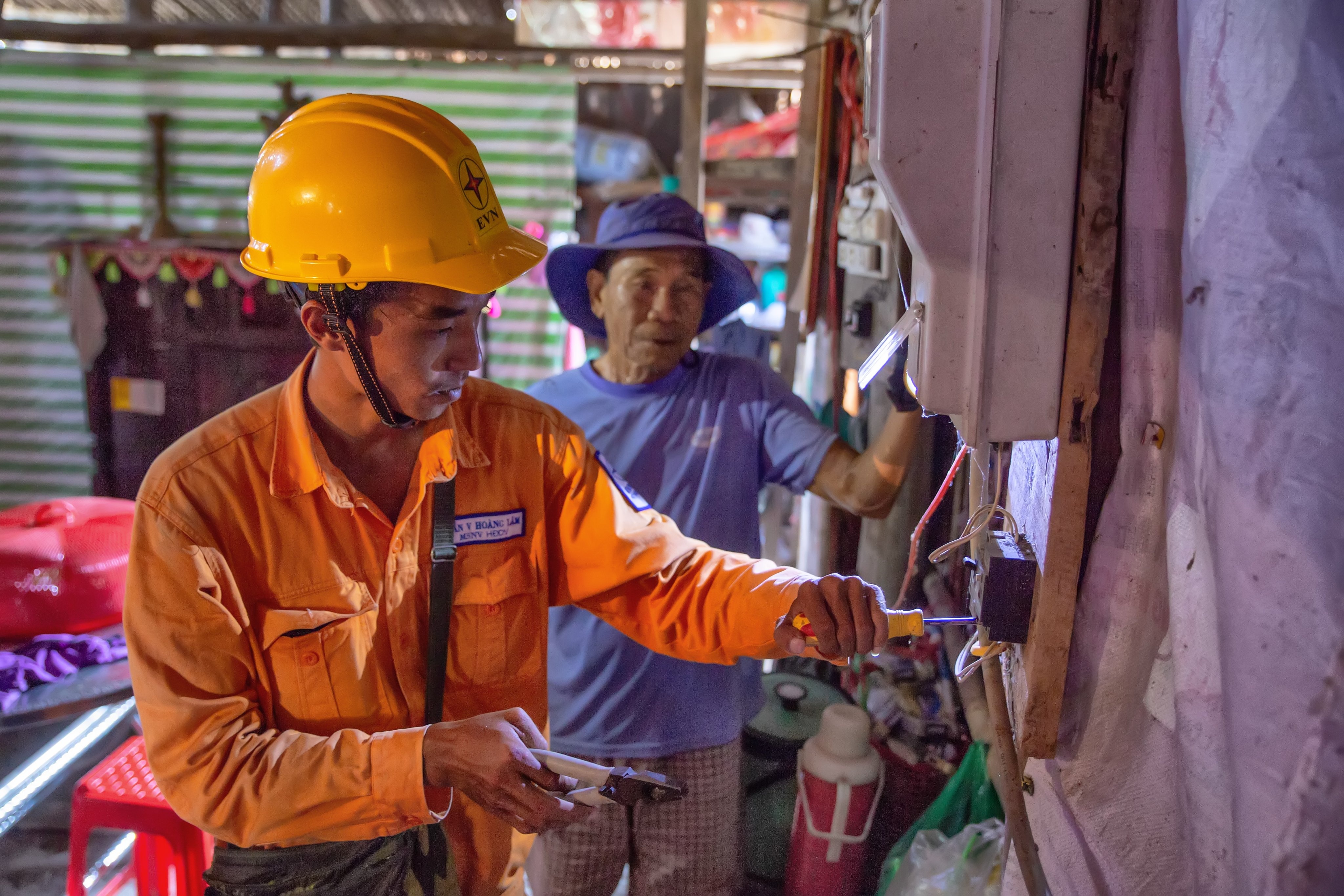 EVNSPC,  chuong trinh tri an anh 4