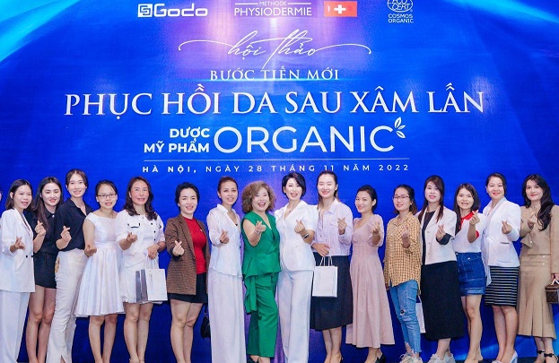 Hoi thao ve phuc hoi da sau xam lan bang duoc my pham organic hinh anh