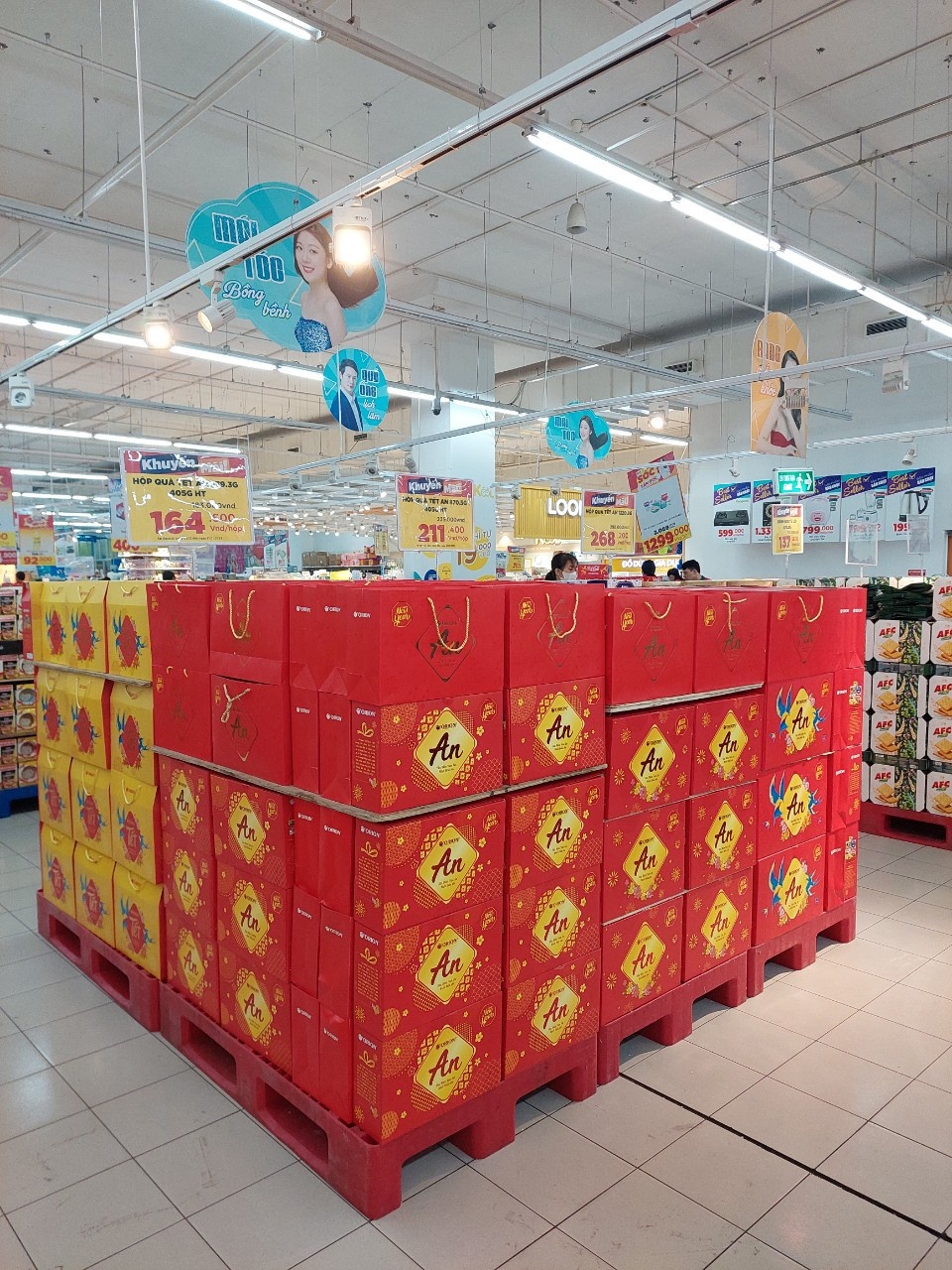 hop qua Tet,  banh keo anh 9