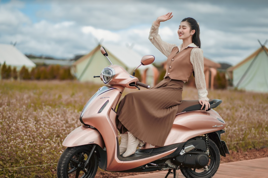 A hau Phuong Nhi trai nghiem glamping Da Lat voi hoi ban than hinh anh