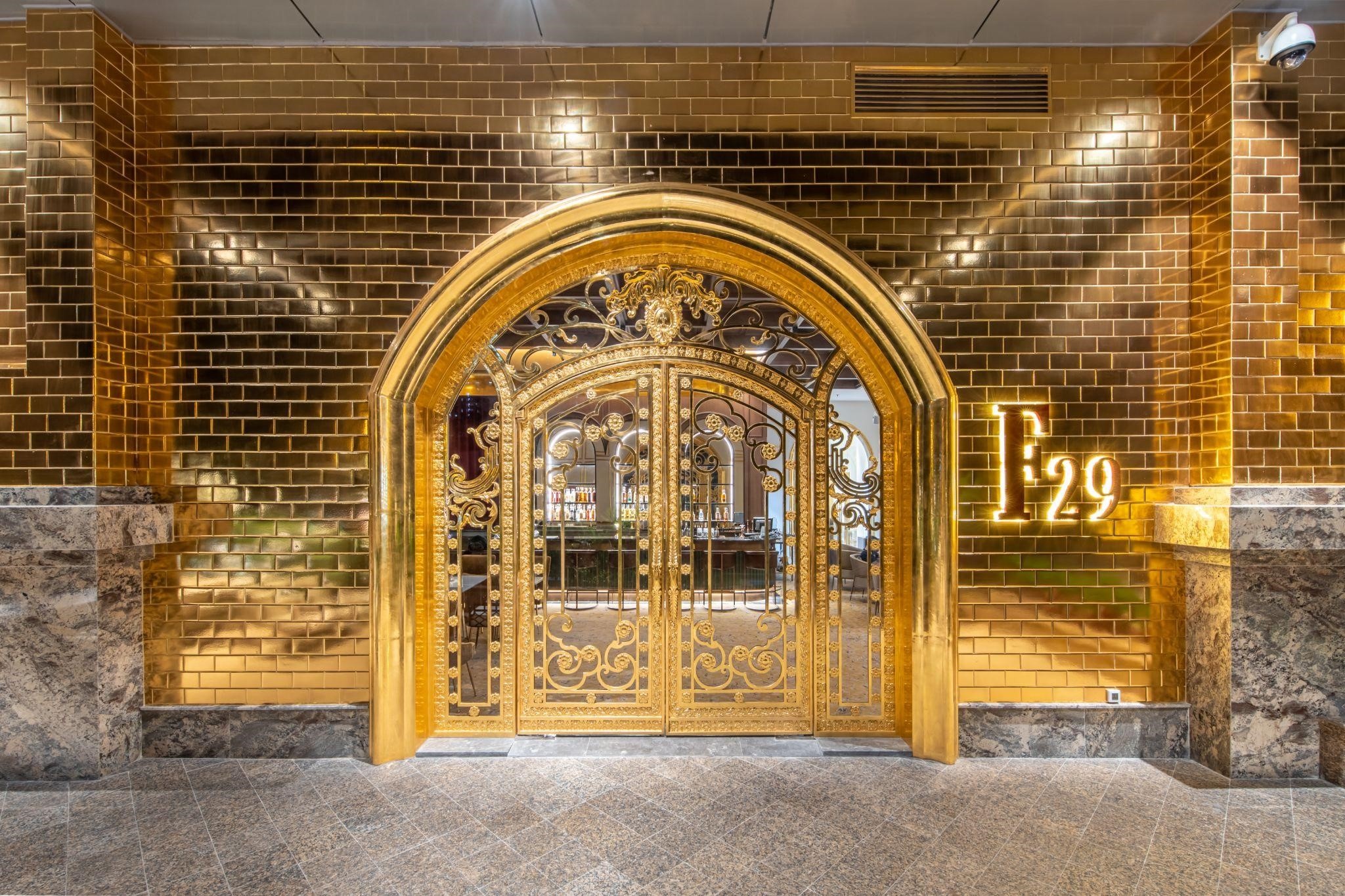 Khach san dat vang anh 3