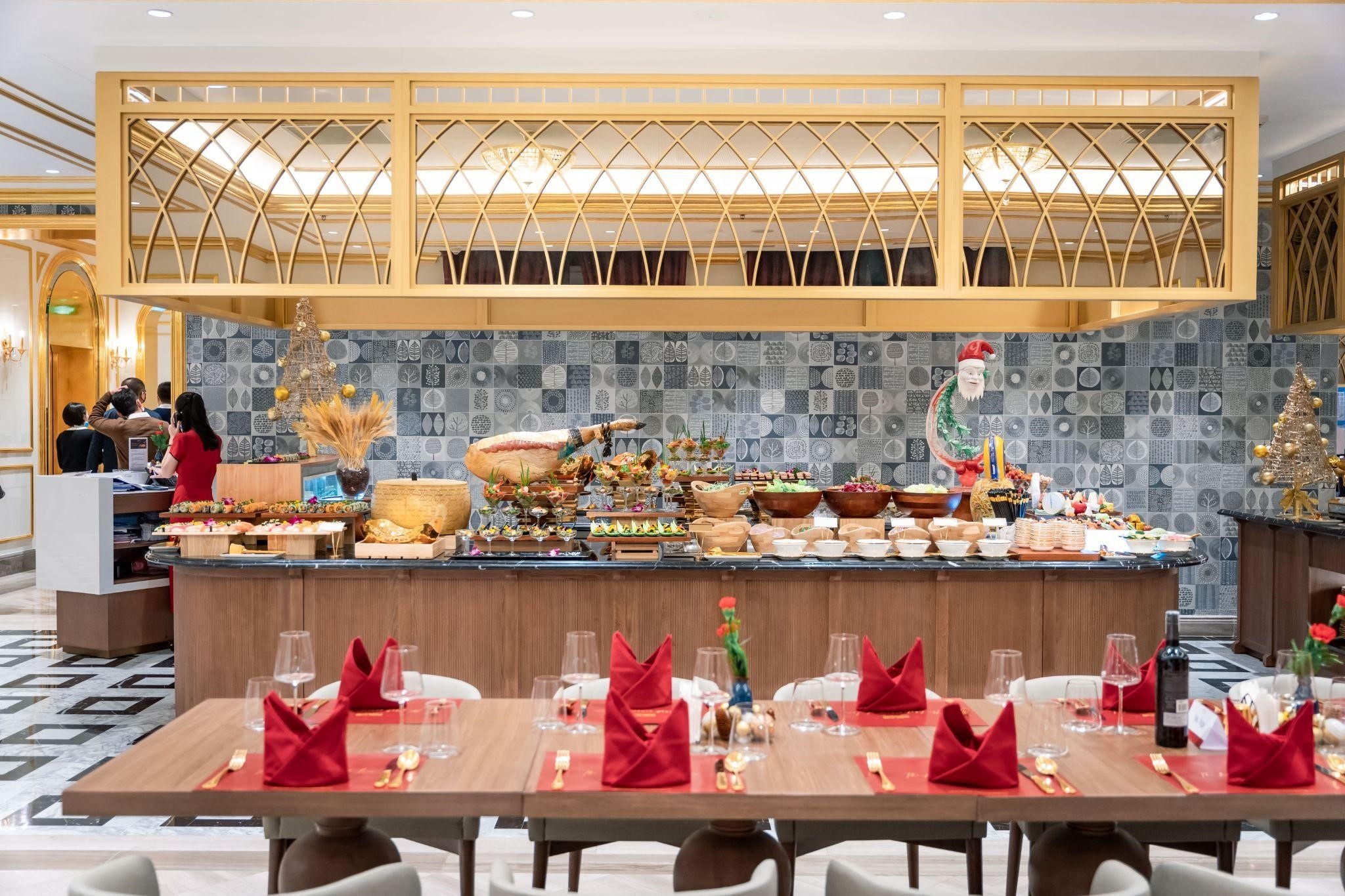 Khach san dat vang anh 4