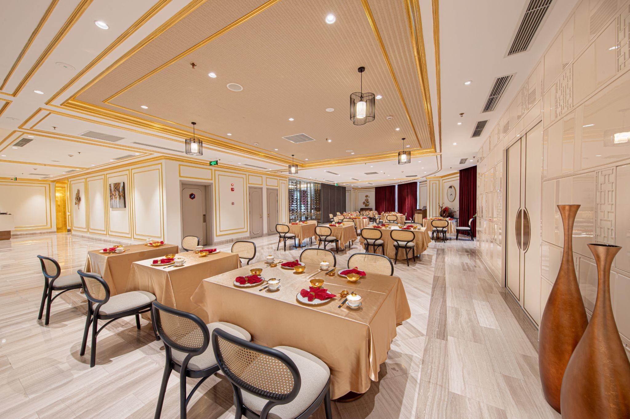 Khach san dat vang anh 5