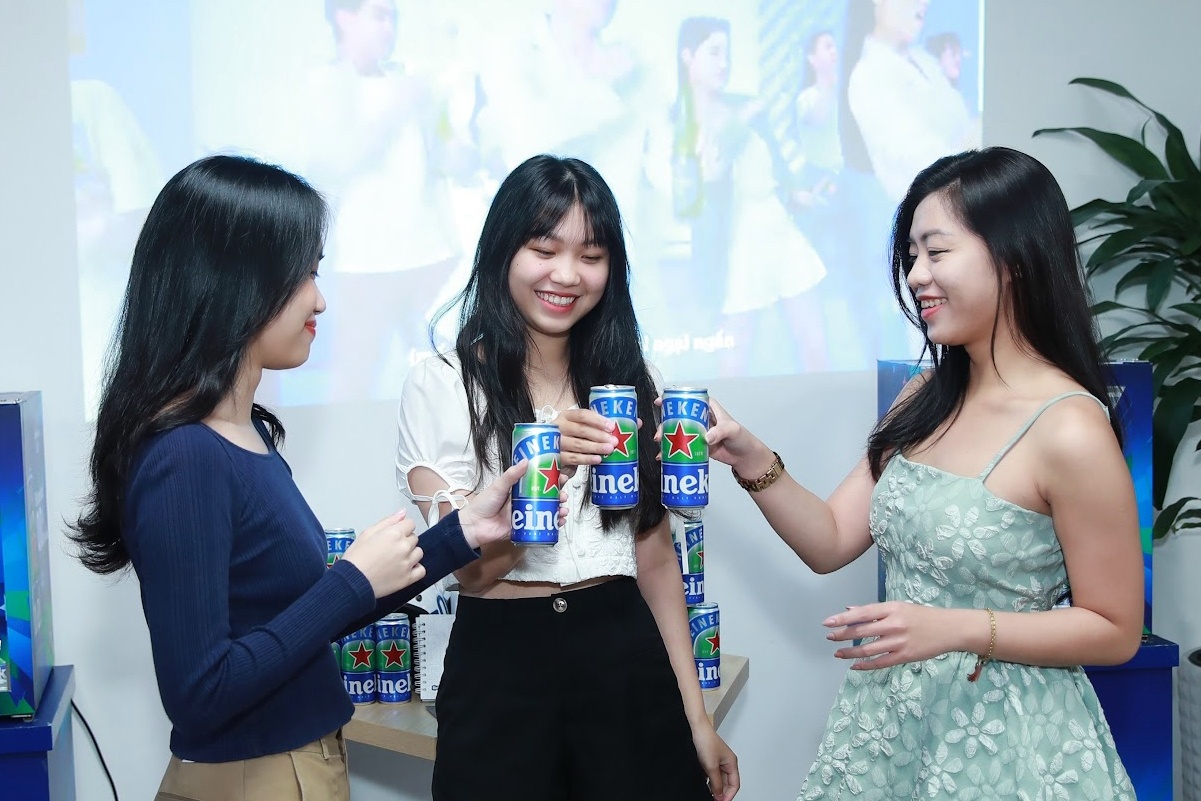 Dan cong so noi gi ve man 'do bo' cua Heineken 0.0 va canh tay robot? hinh anh