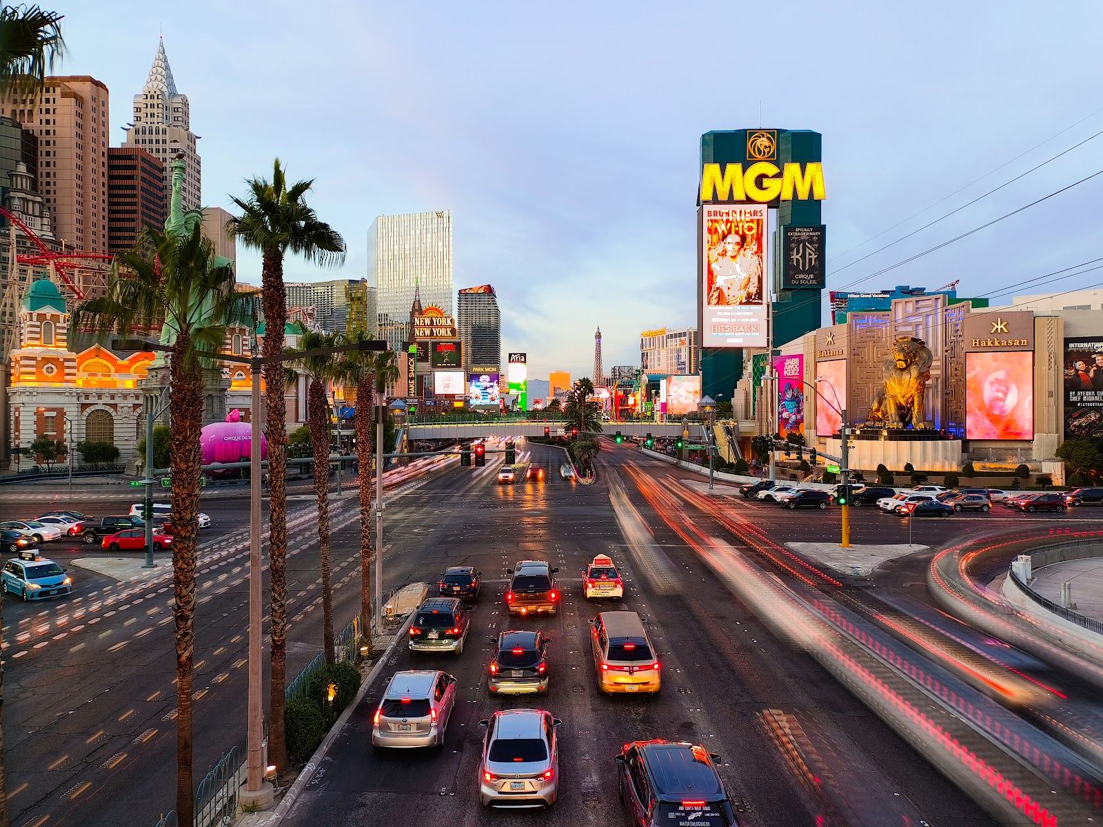 Ngam Las Vegas day mau sac qua ong kinh vivo V25 Pro hinh anh