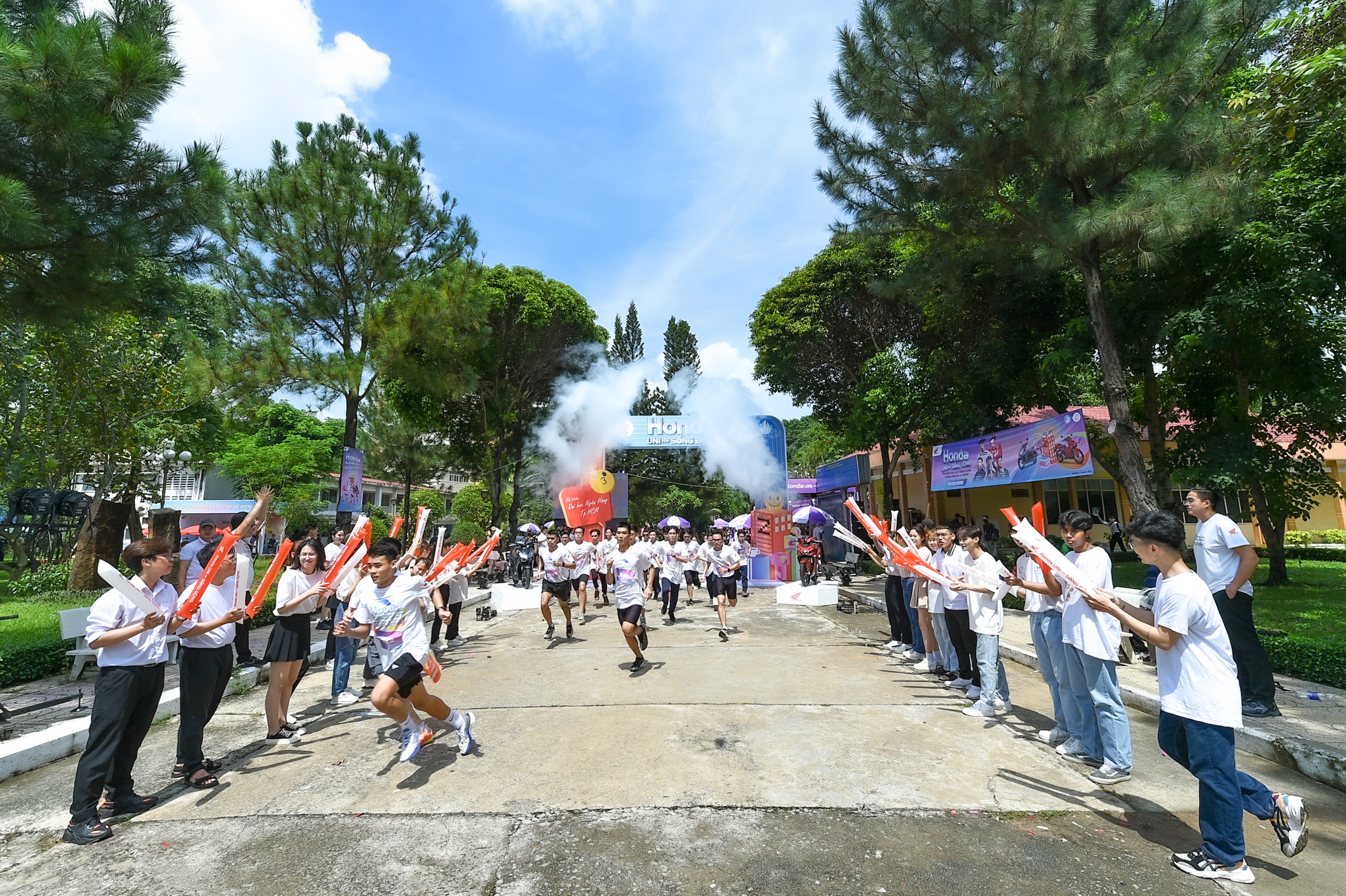 Honda UNI-Tour,  UNI-Song dong anh 4