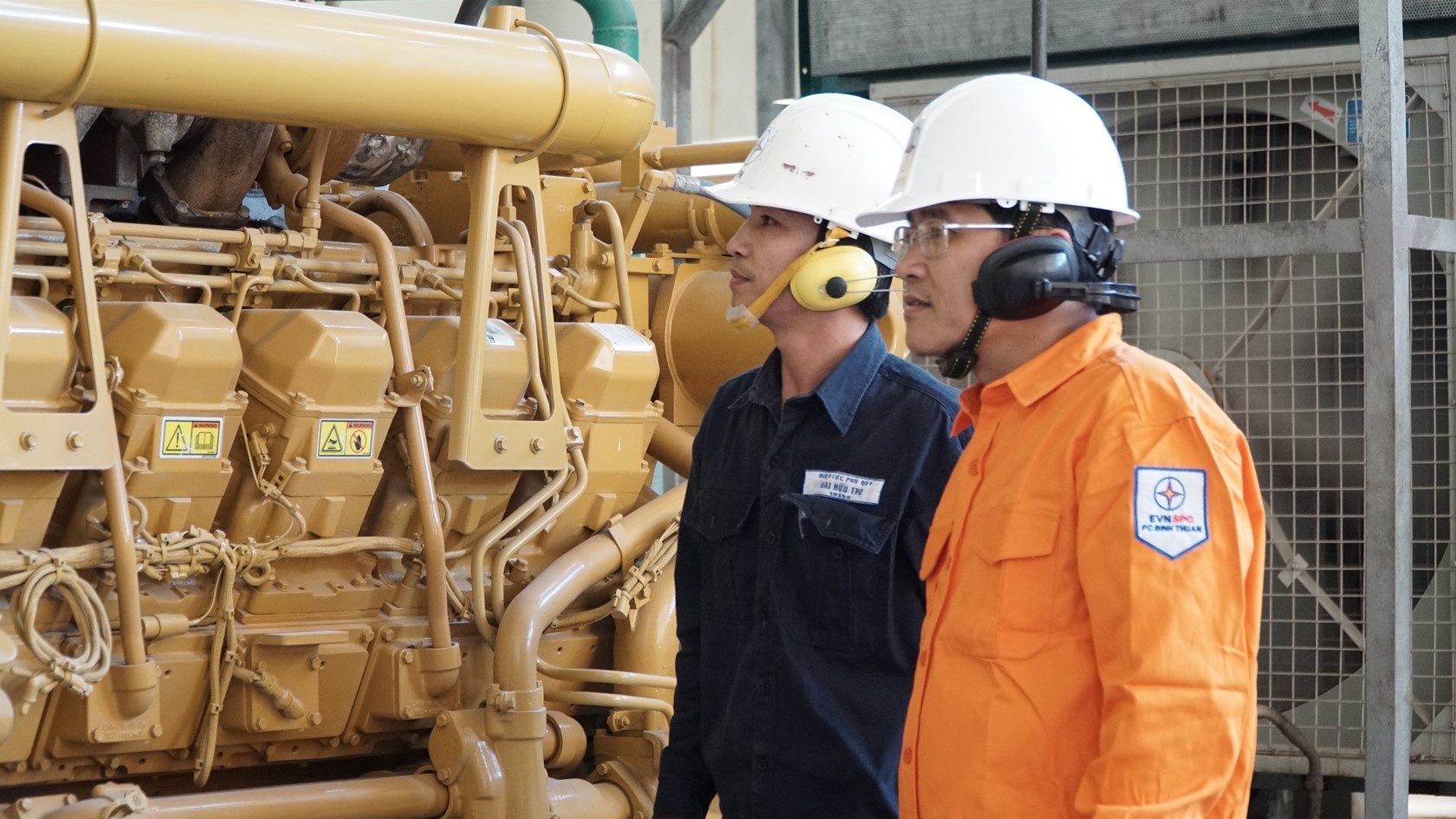 Chuyen doi so trong van hanh luoi dien tren dao Phu Quy hinh anh