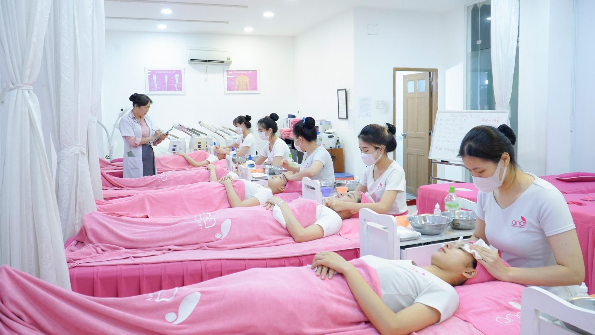 Truong tham my ANA,  dao tao tham my anh 2