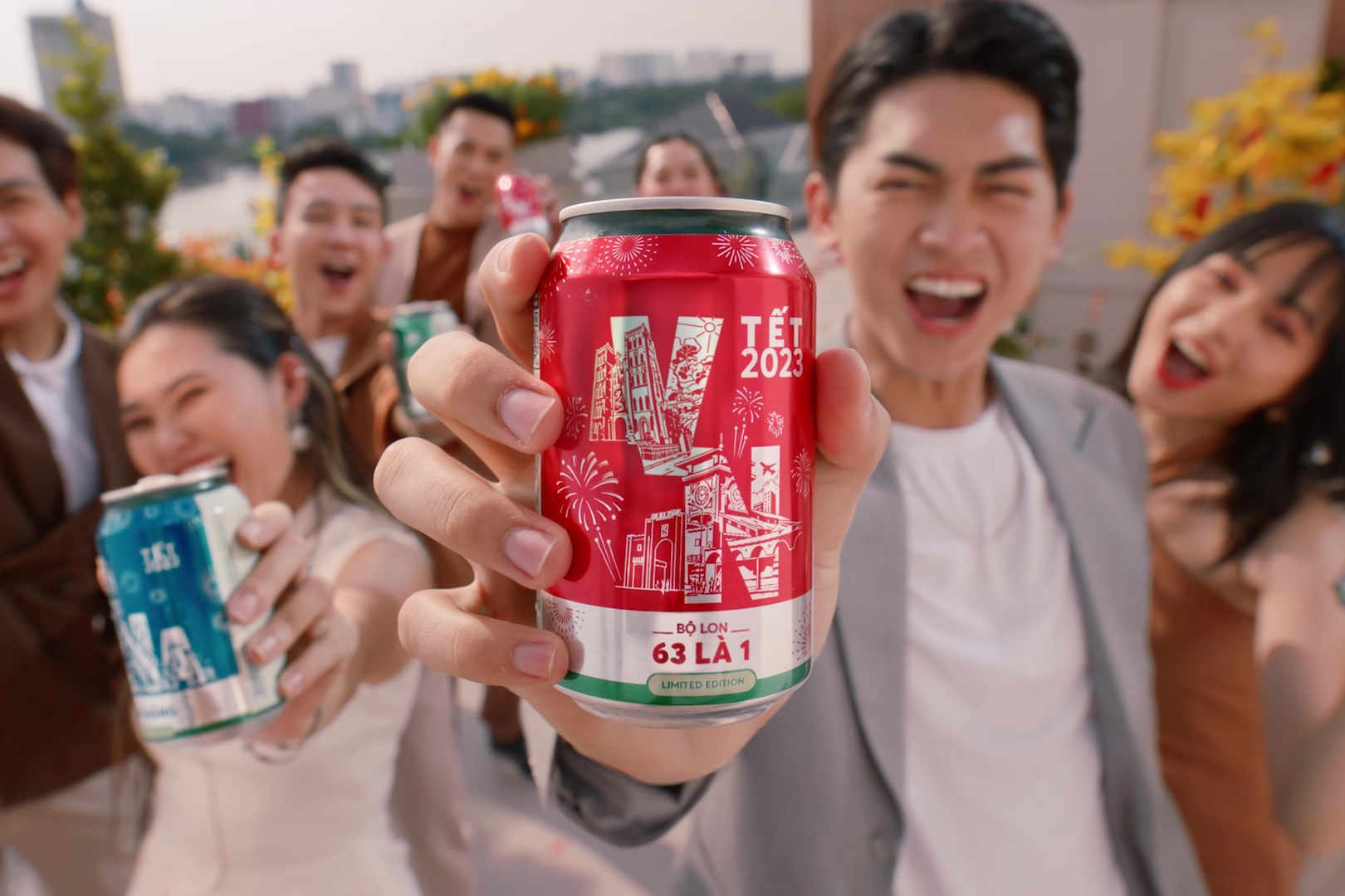 Bia Saigon tung BST lon '63 la 1' voi hinh anh 63 tinh thanh dip Tet hinh anh