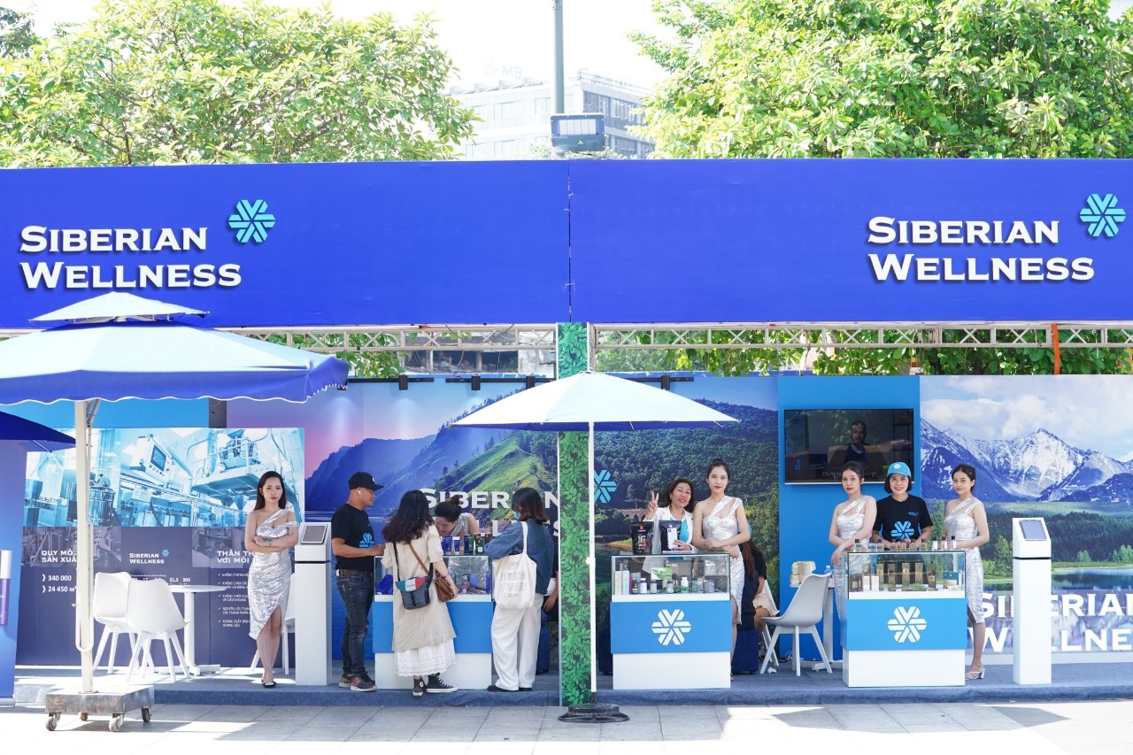 Nguoi dan TP.HCM trai nghiem massage mien phi tai Hozo 2022 hinh anh