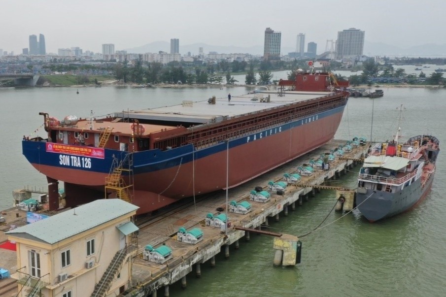 Hang tau moi tham gia vao thi truong van chuyen container noi dia hinh anh