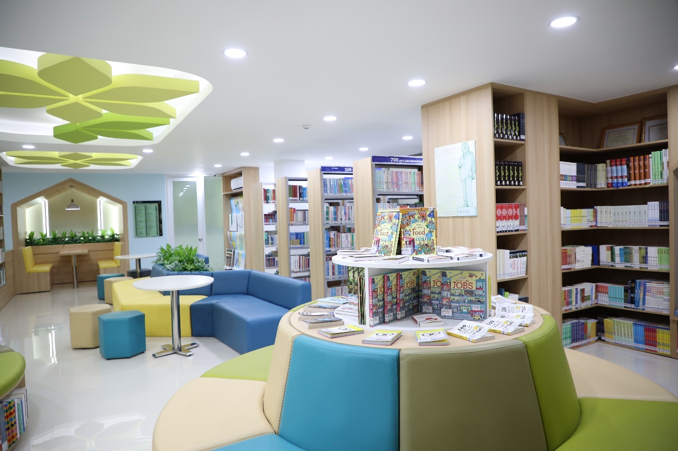 Quoc te A Chau,  Asian School anh 3