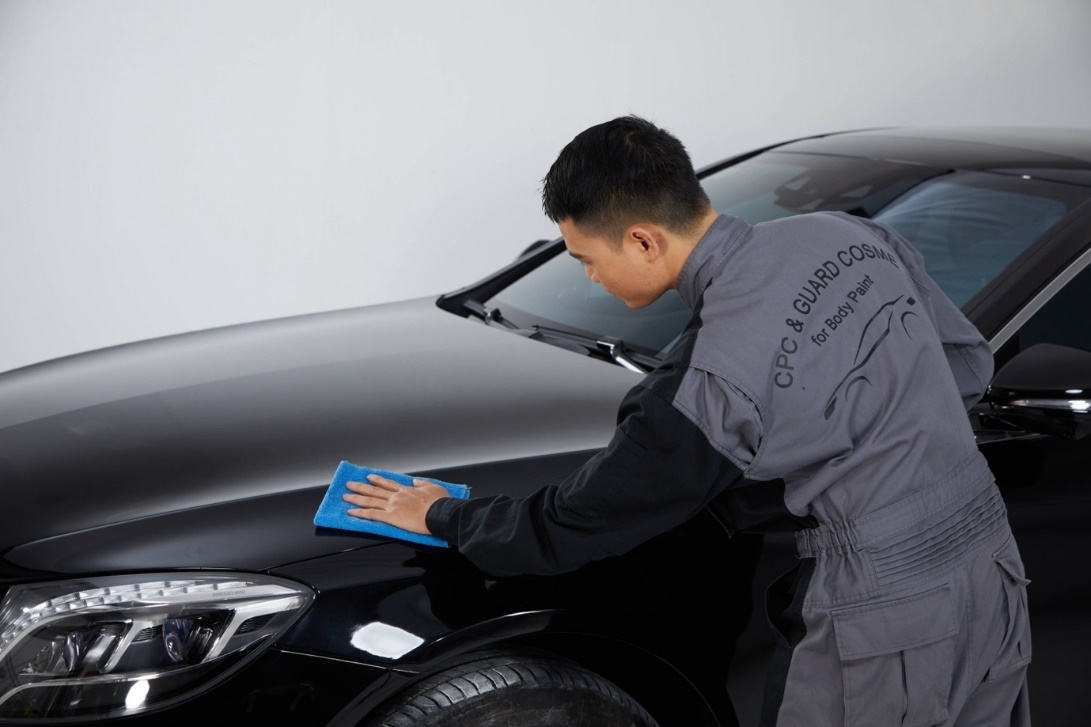 Central mang cong nghe phu bong ngoai that oto Capco den Viet Nam hinh anh