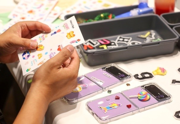 Cua hang trai nghiem Samsung - khong gian cho nguoi tre yeu 'bien hoa' hinh anh