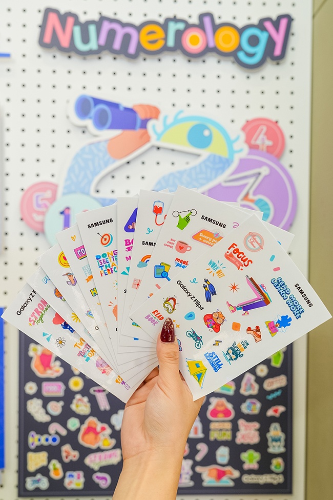 Galaxy Z Flip4 anh 1