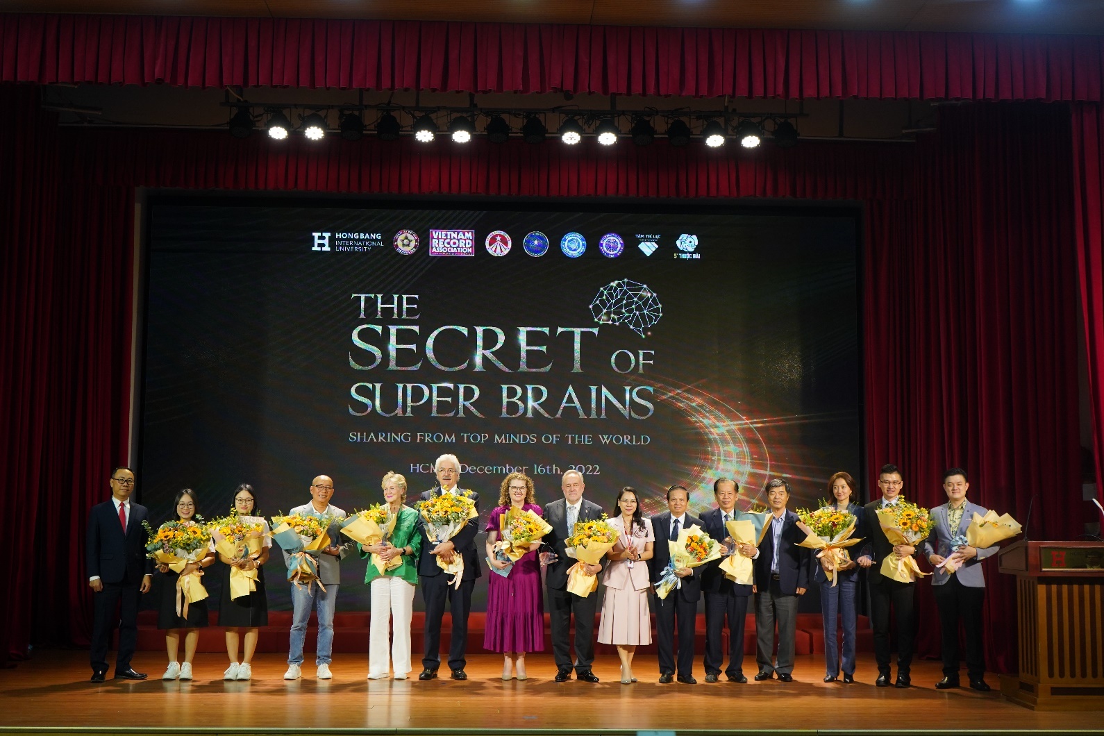 Sieu tri tue quoc te gap go sinh vien Viet Nam hinh anh