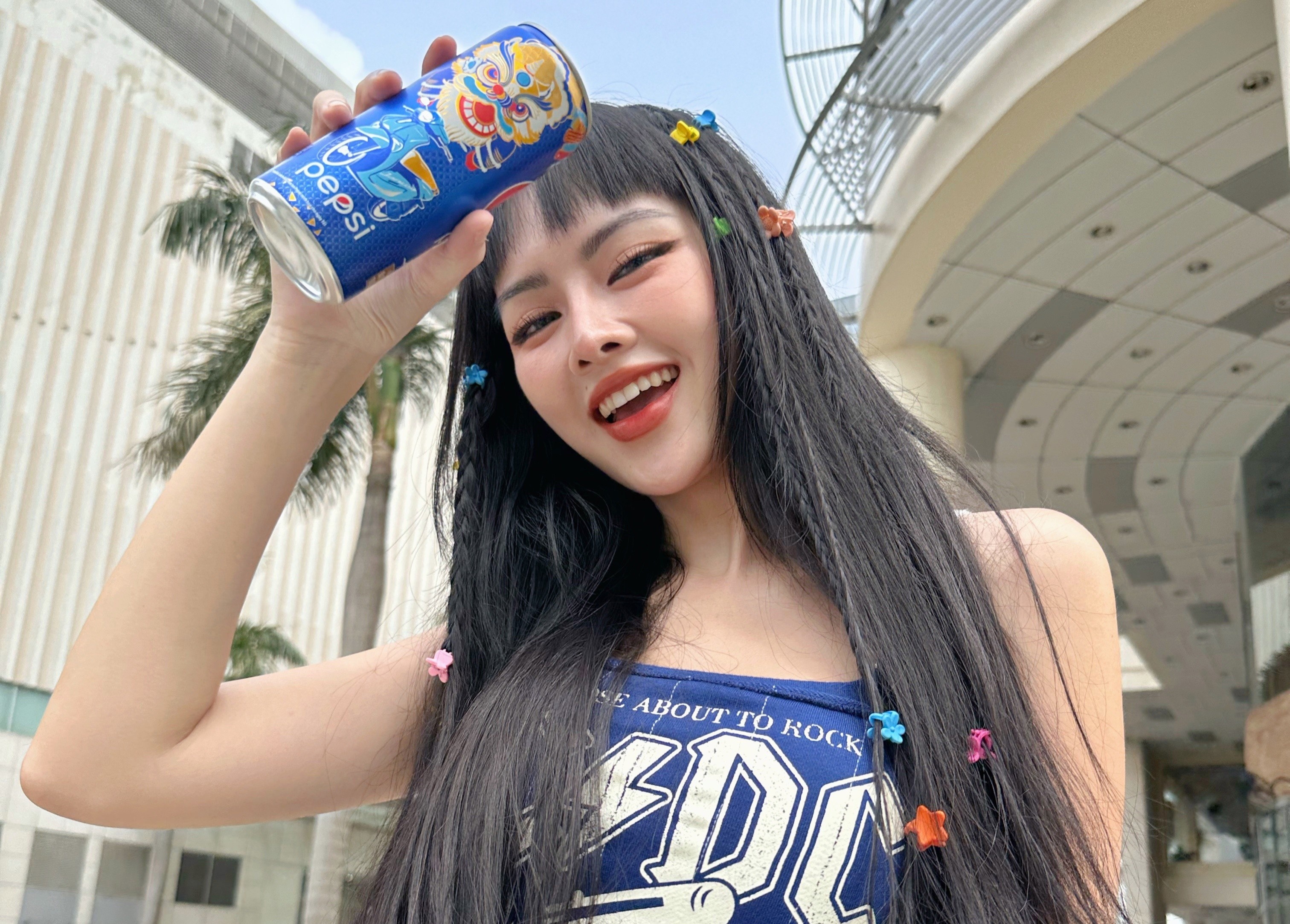 Gioi tre hao hung san lon Pepsi x Janus de nhan bo qua doc la hinh anh