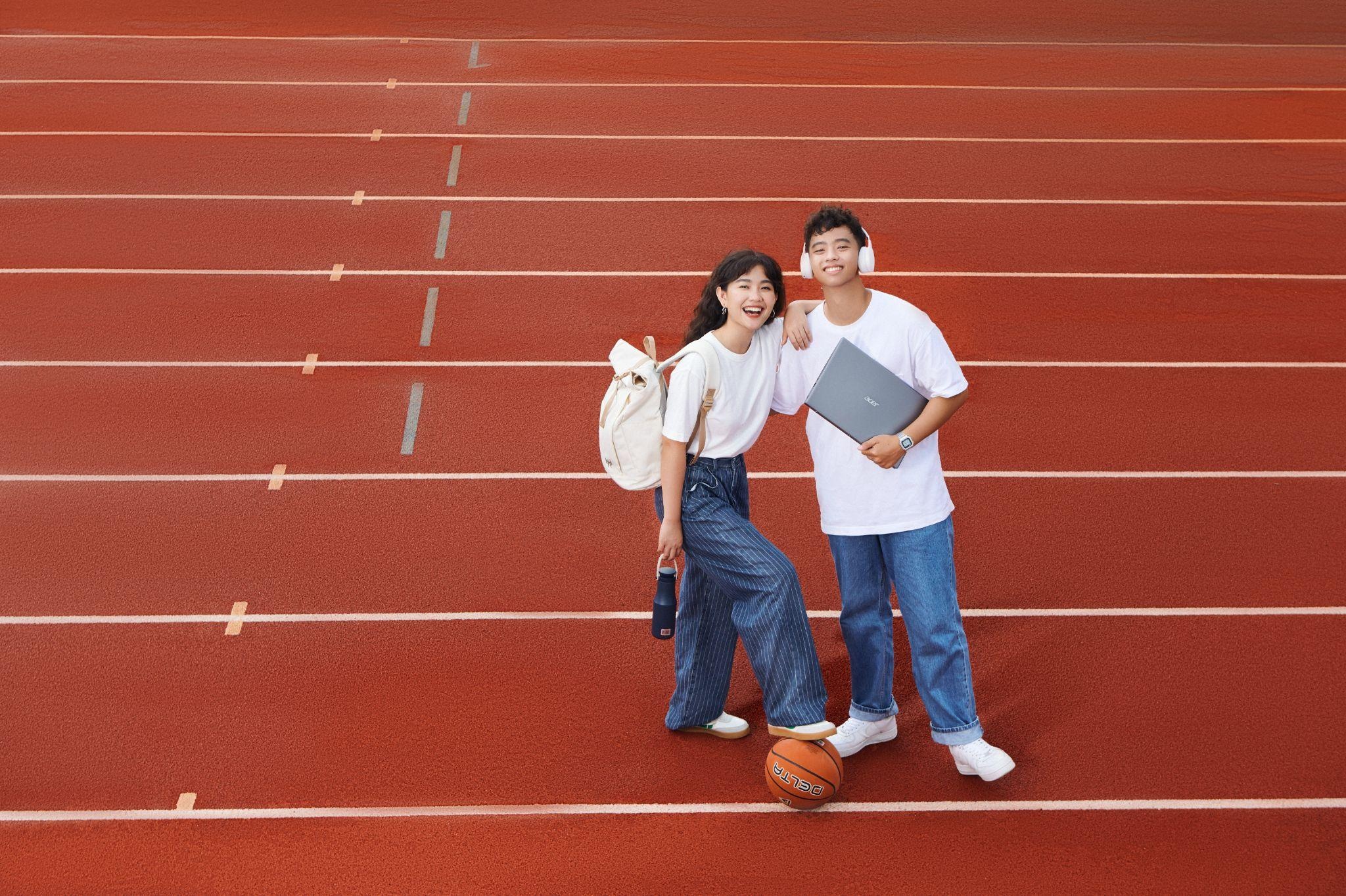 Acer,  laptop tot anh 2