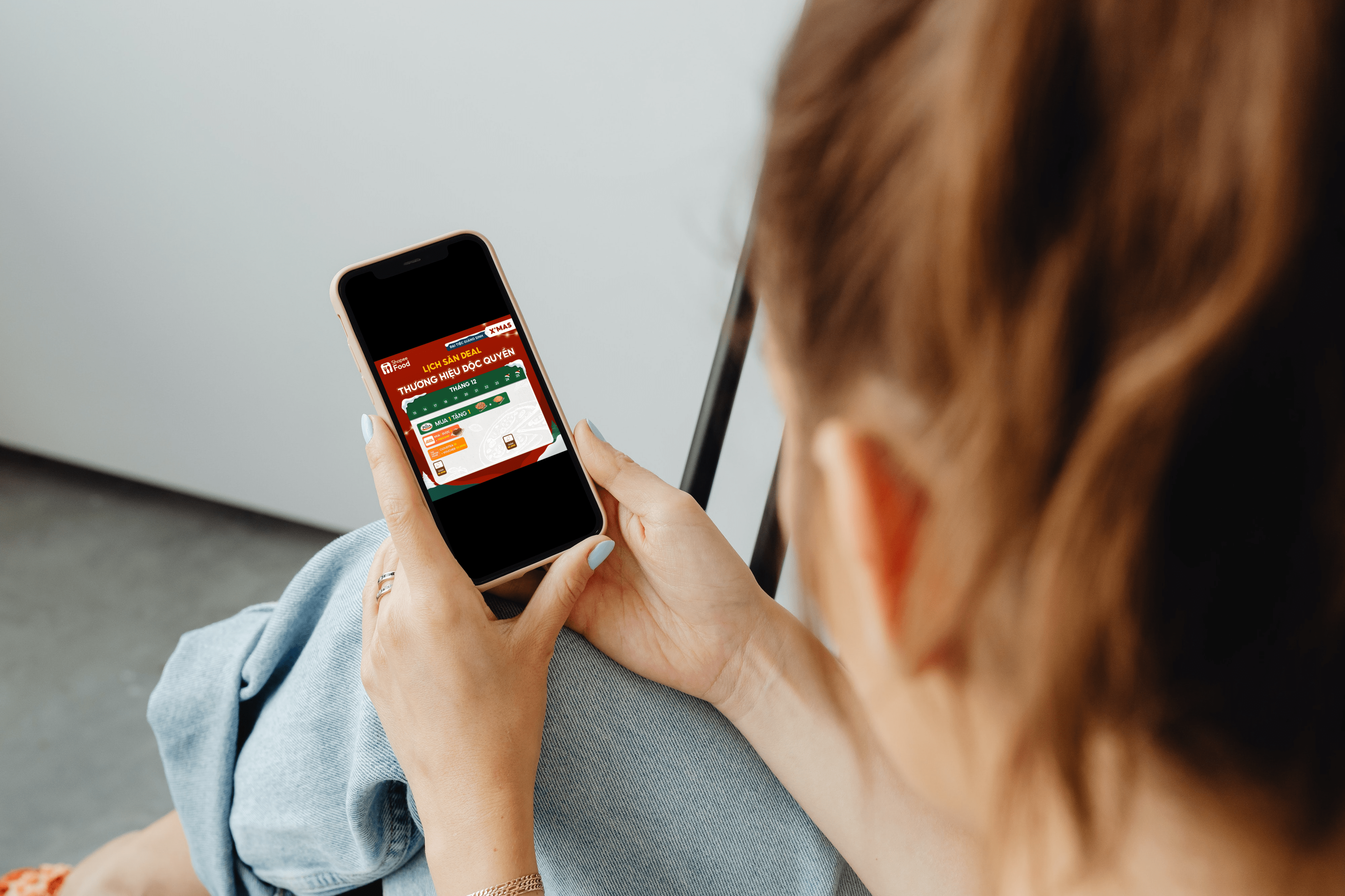 Nguoi tre chuan bi gi de don Giang sinh tai nha? hinh anh