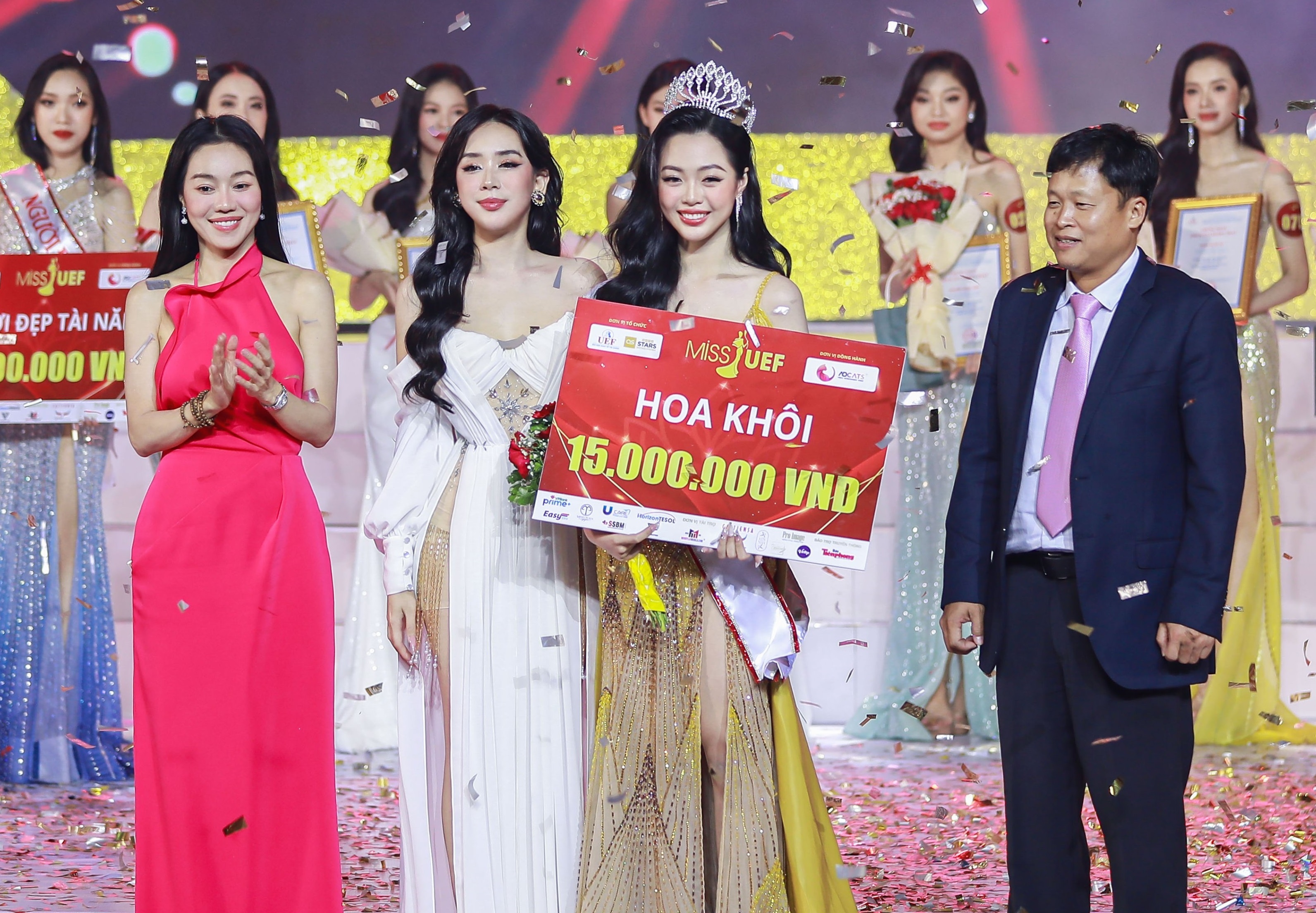 'Ba trum hoa hau' danh gia cao thi sinh Miss UEF 2022 hinh anh