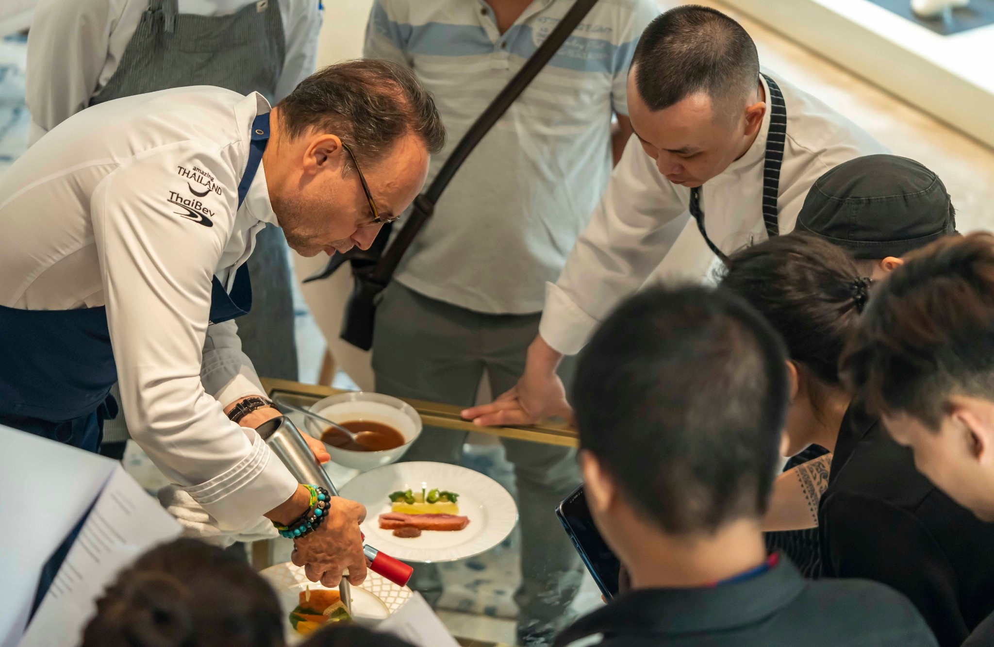 Dau bep sao Michelin mang tinh hoa am thuc Phap den Fashionista Cafe hinh anh