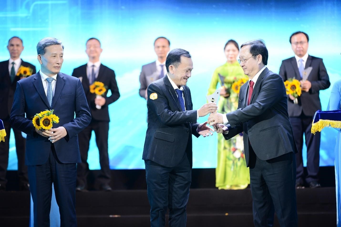 Noi that Qui Phuc anh 4