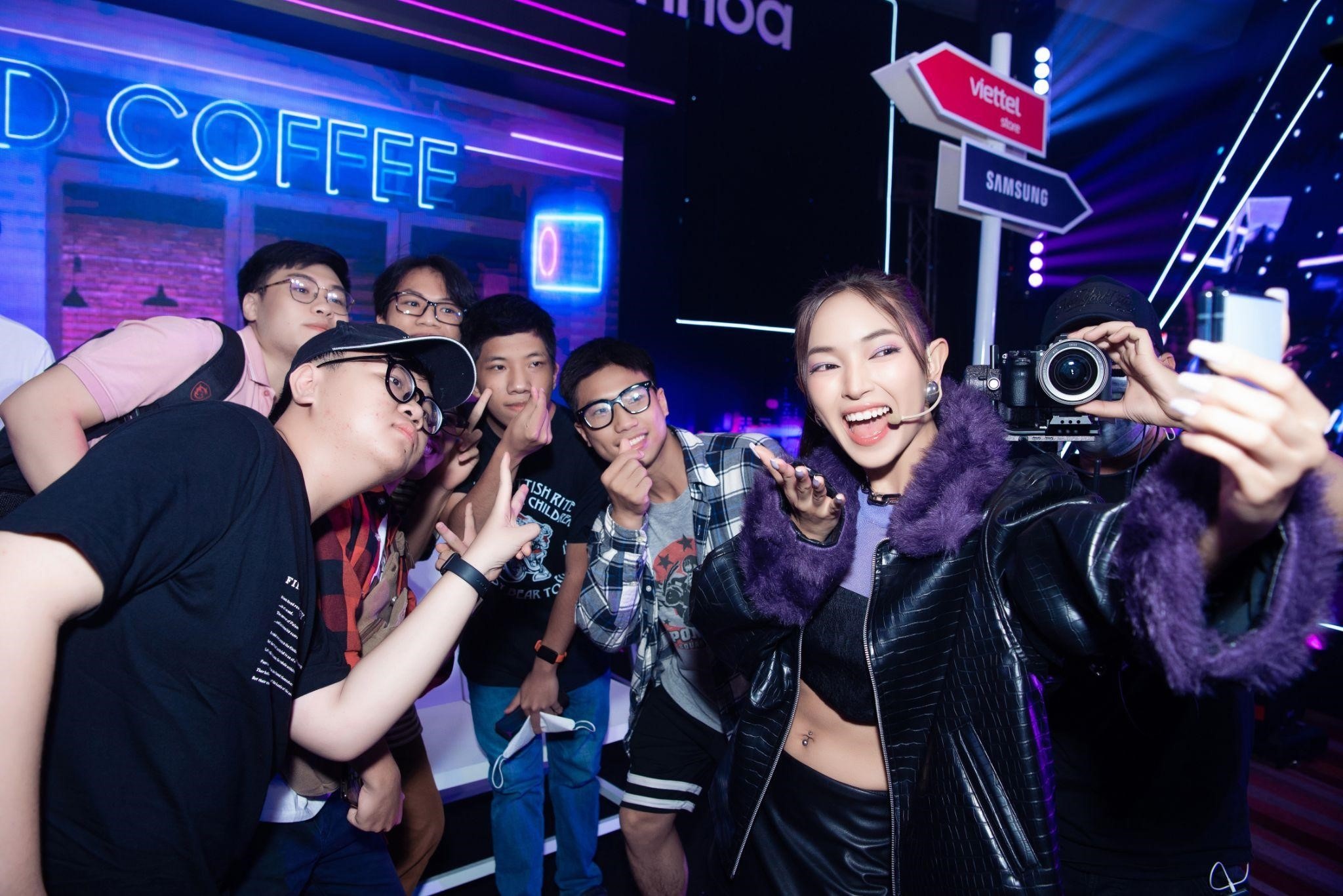 Galaxy Z Flip4 anh 10