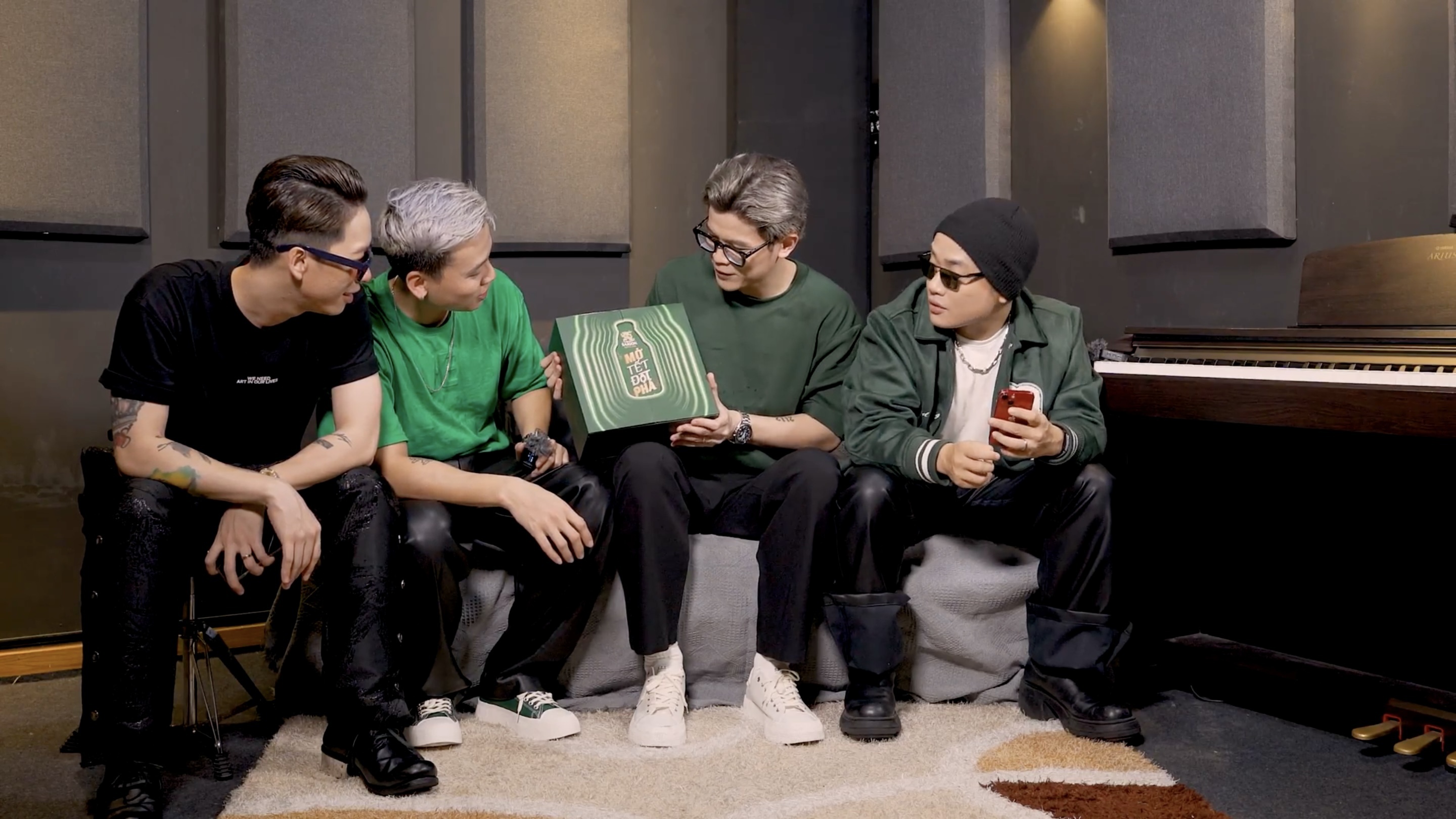 Cach 4 cap ban than showbiz Viet tang qua nhau dip dau nam hinh anh