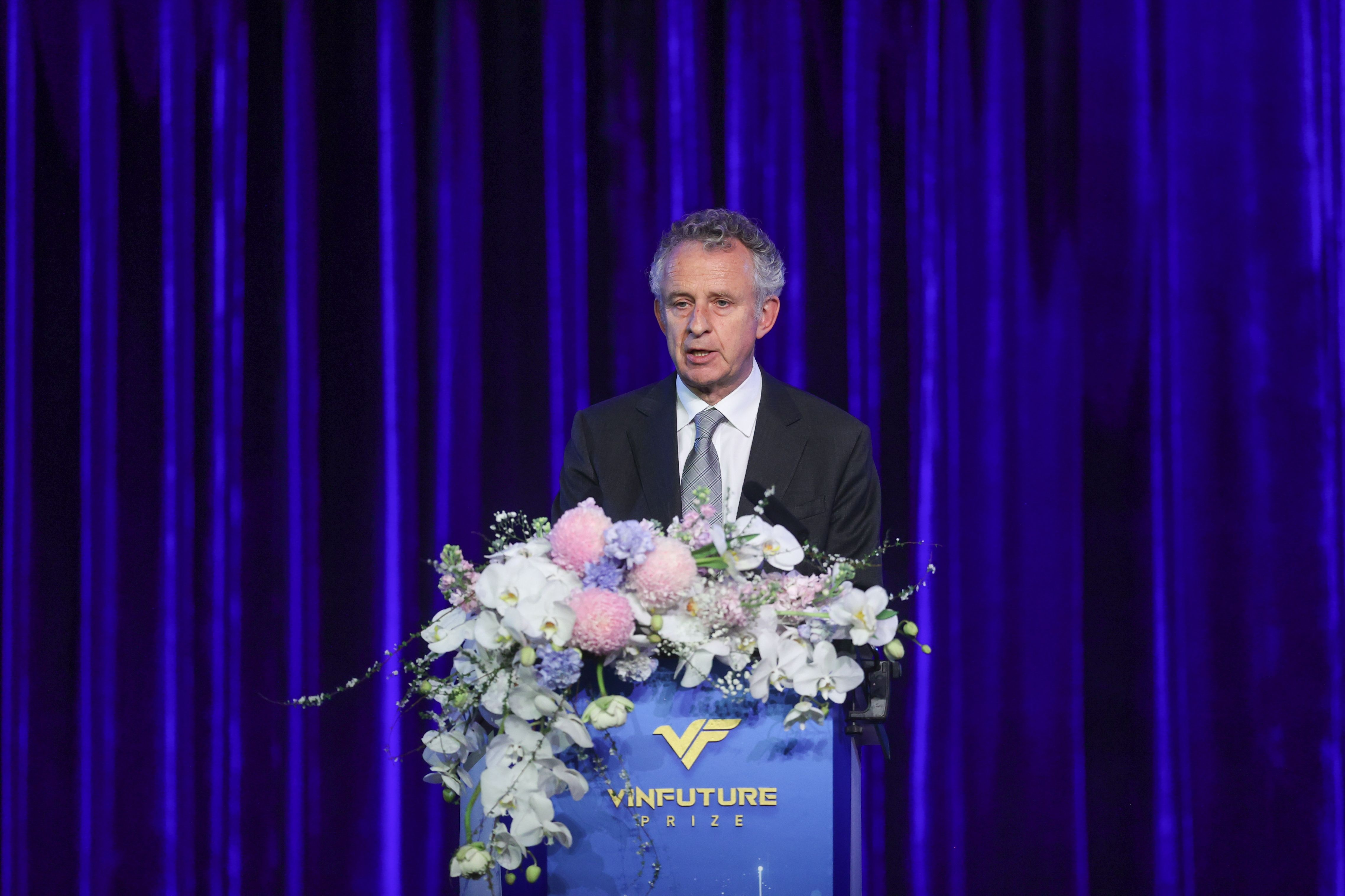 VinFuture 2022,  Richard Henry Friend anh 1