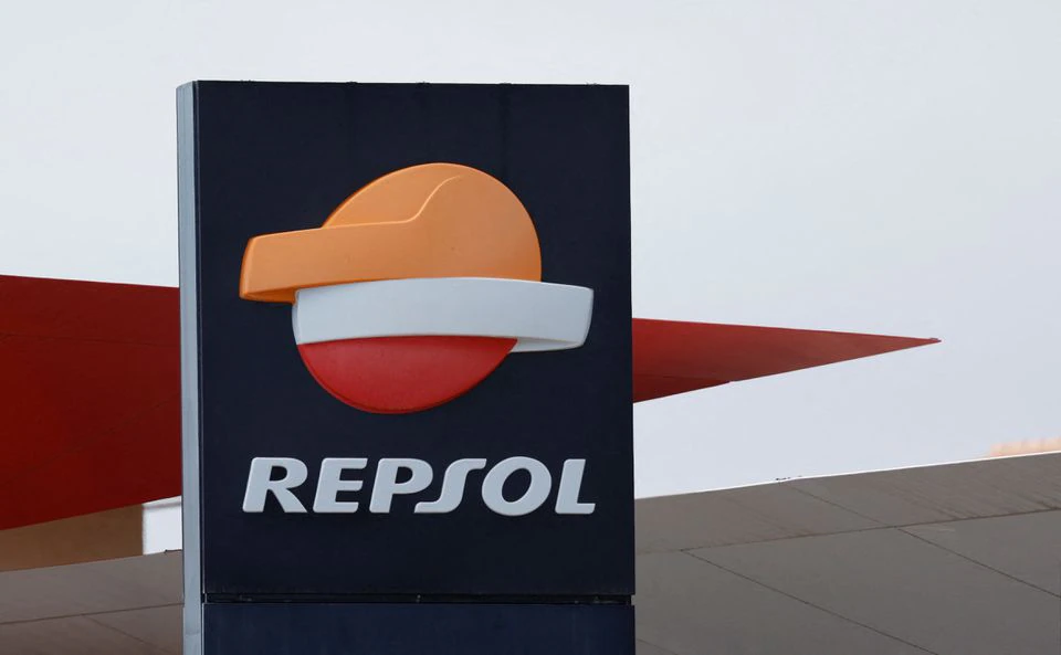 Repsol tang co tuc, mua lai co phan sau khi loi nhuan quy 3 tang manh hinh anh