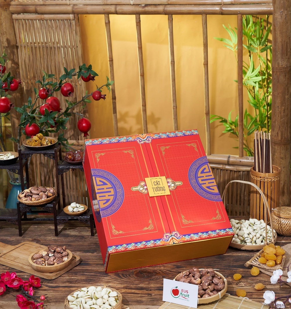 nam moi,  tang qua anh 1