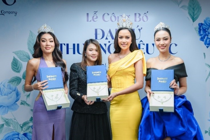 Trang suc IJC cong bo dai su thuong hieu 2023 hinh anh