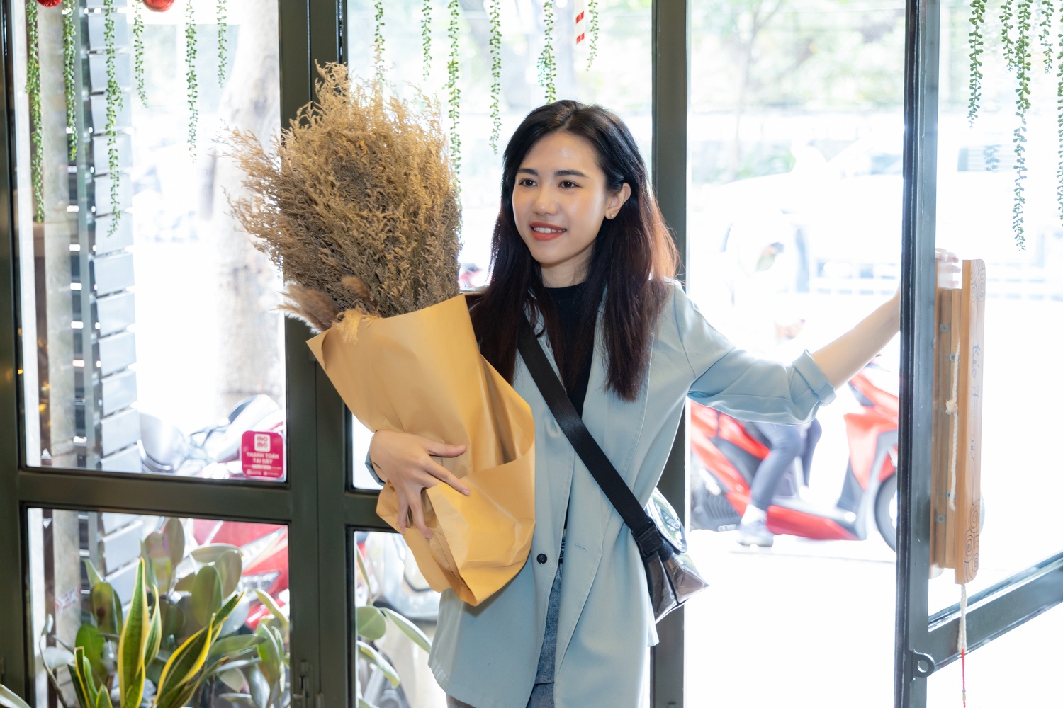 tro ly ao,  tro ly oto anh 11