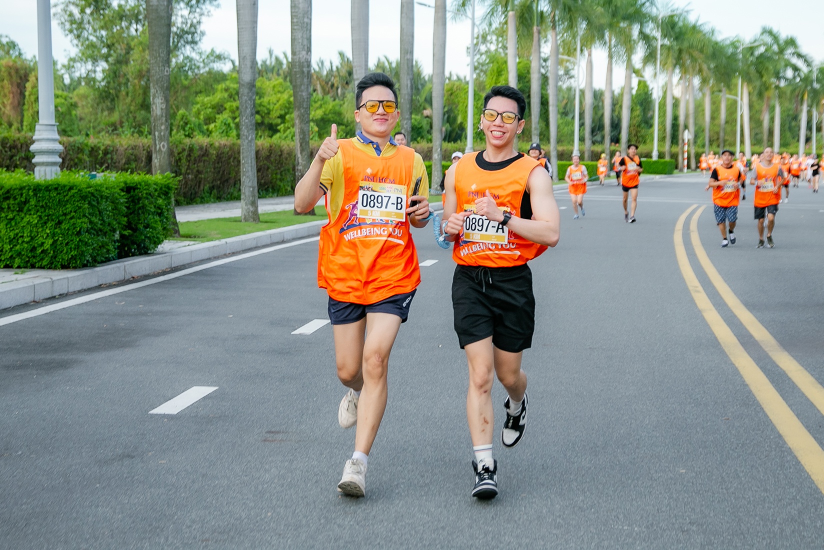 Gan 2.000 runner bat trend chay doi hinh anh