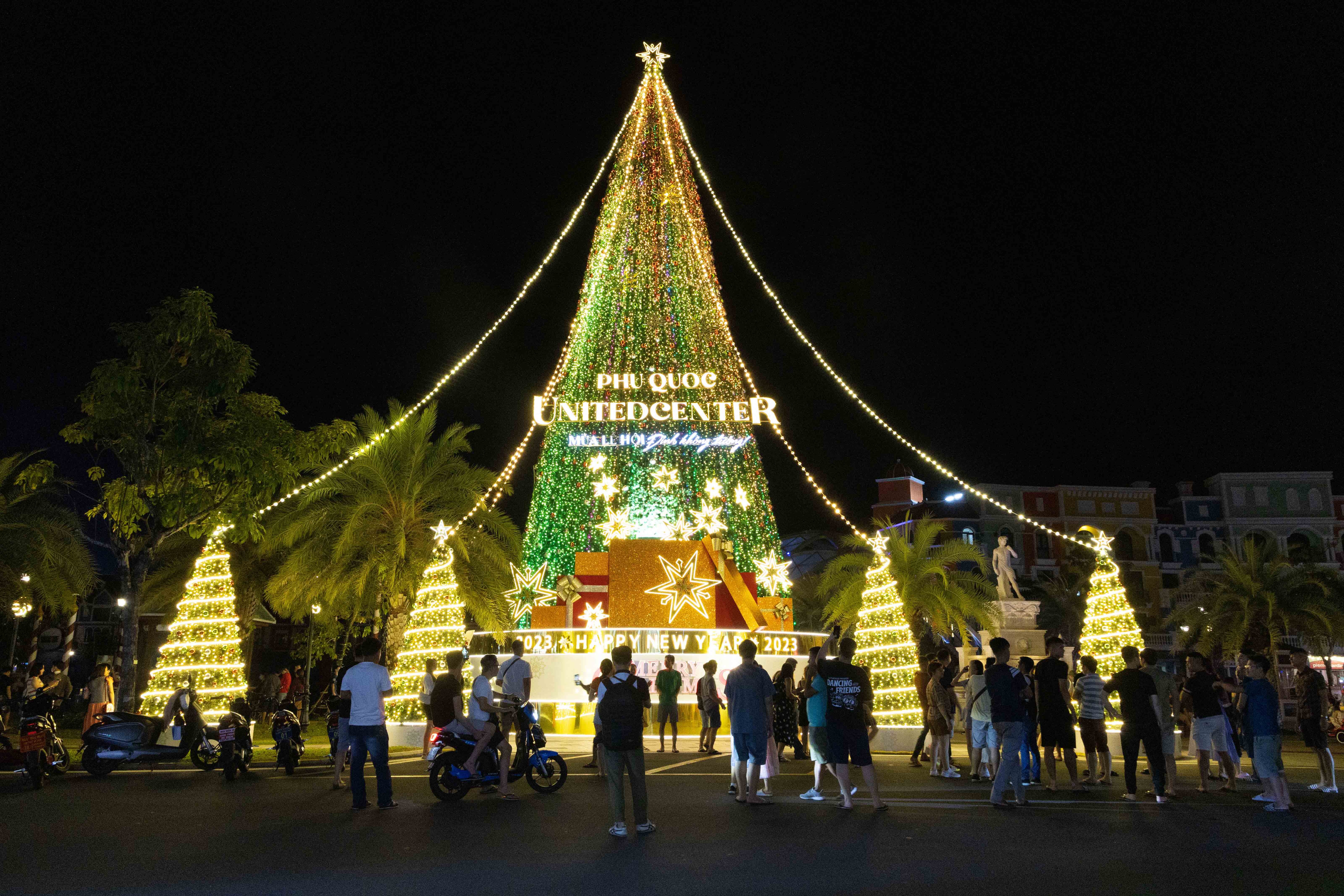 dien mao le hoi anh 2