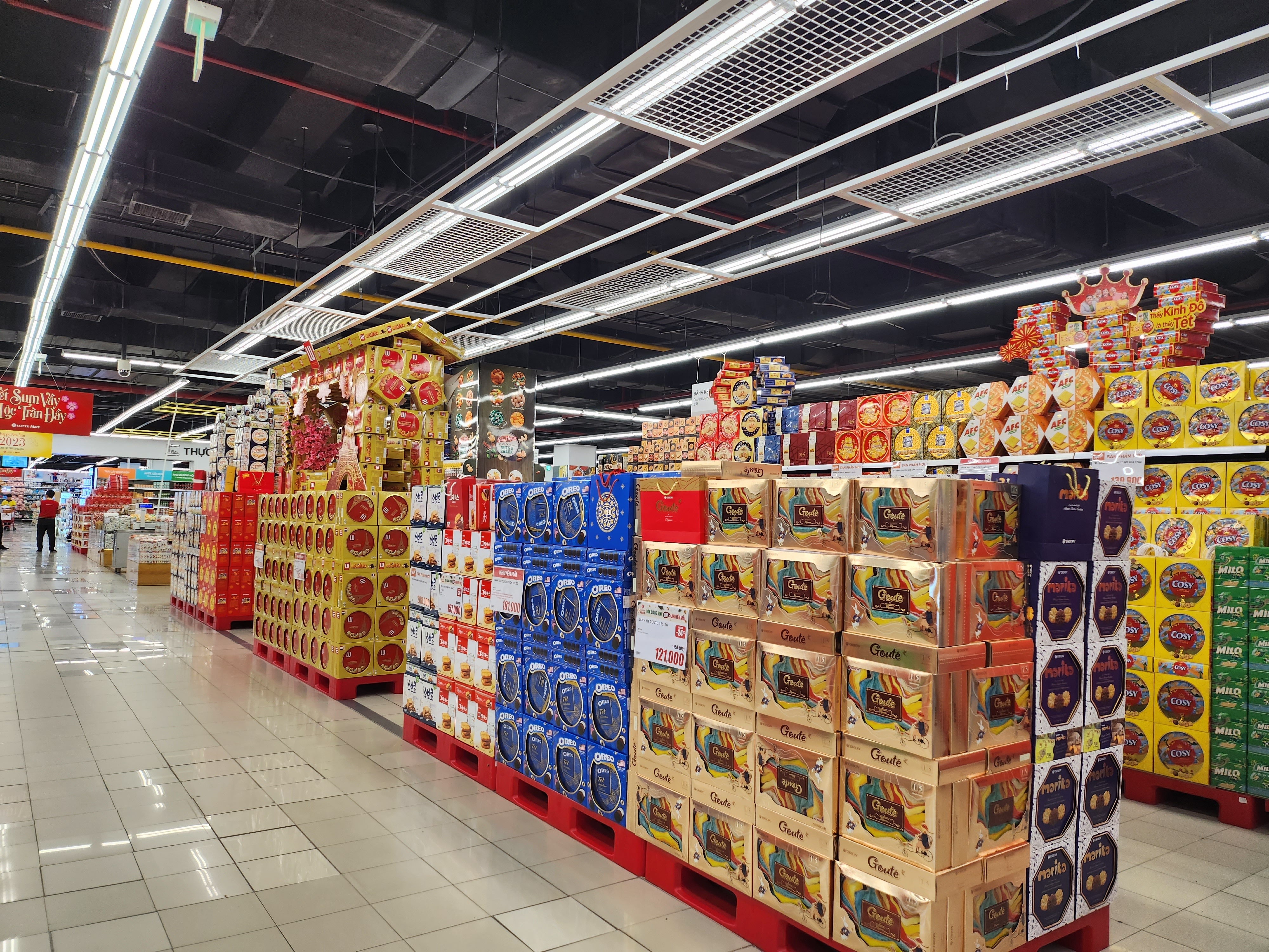 Lotte Mart Viet Nam,  qua Tet anh 4