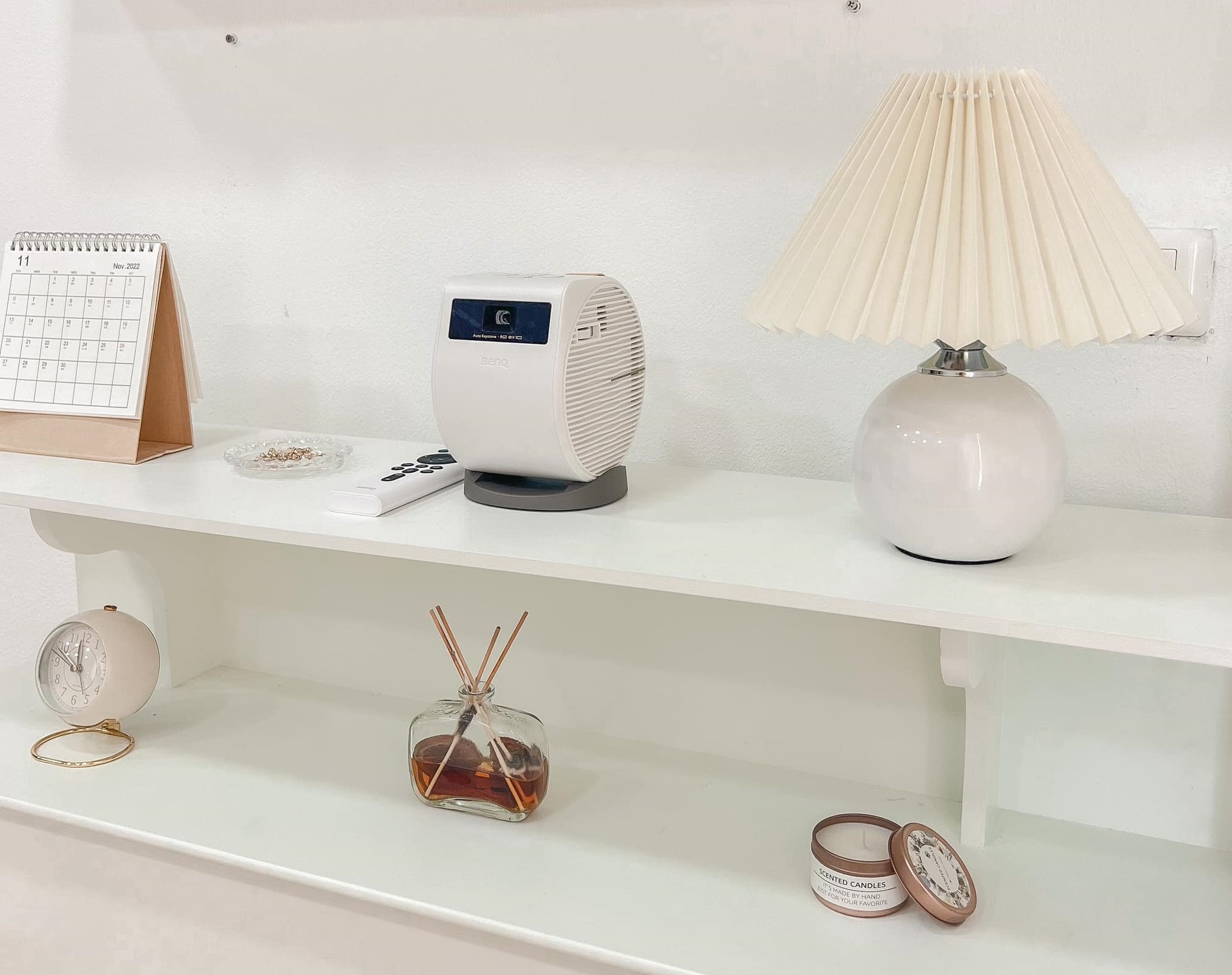 Trai nghiem may chieu mini LED khong day BenQ GV11 hinh anh